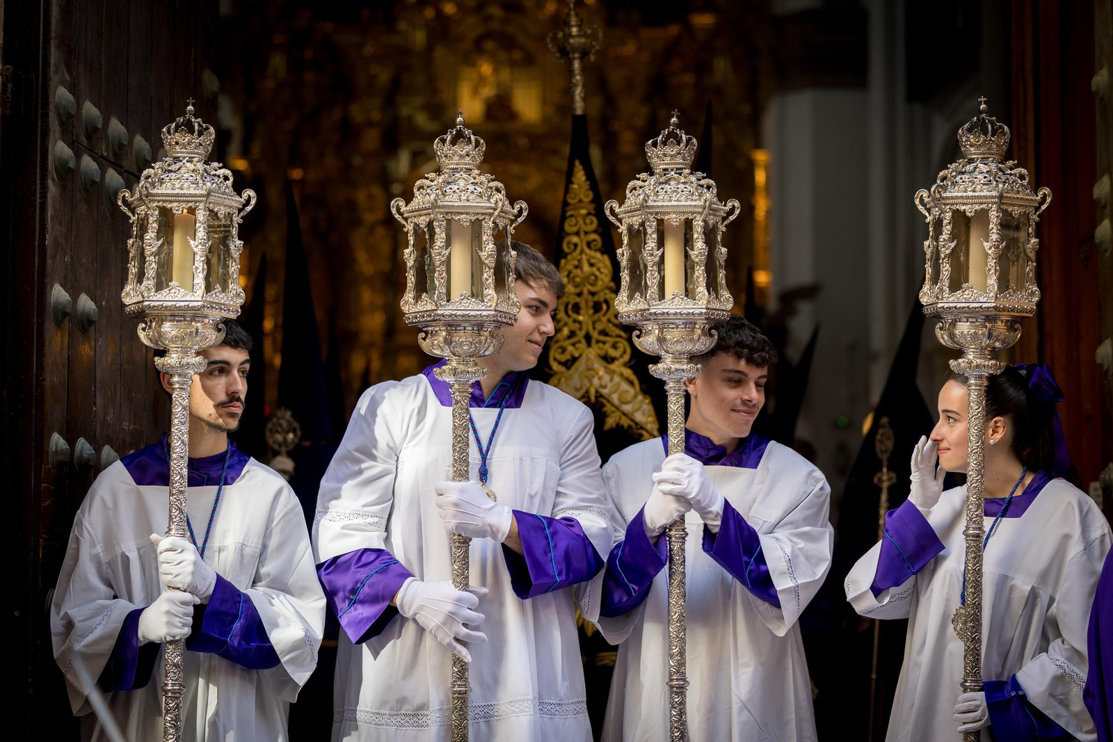 Imágenes de la salida de Afligidos en la Semana Santa de Cádiz 2025