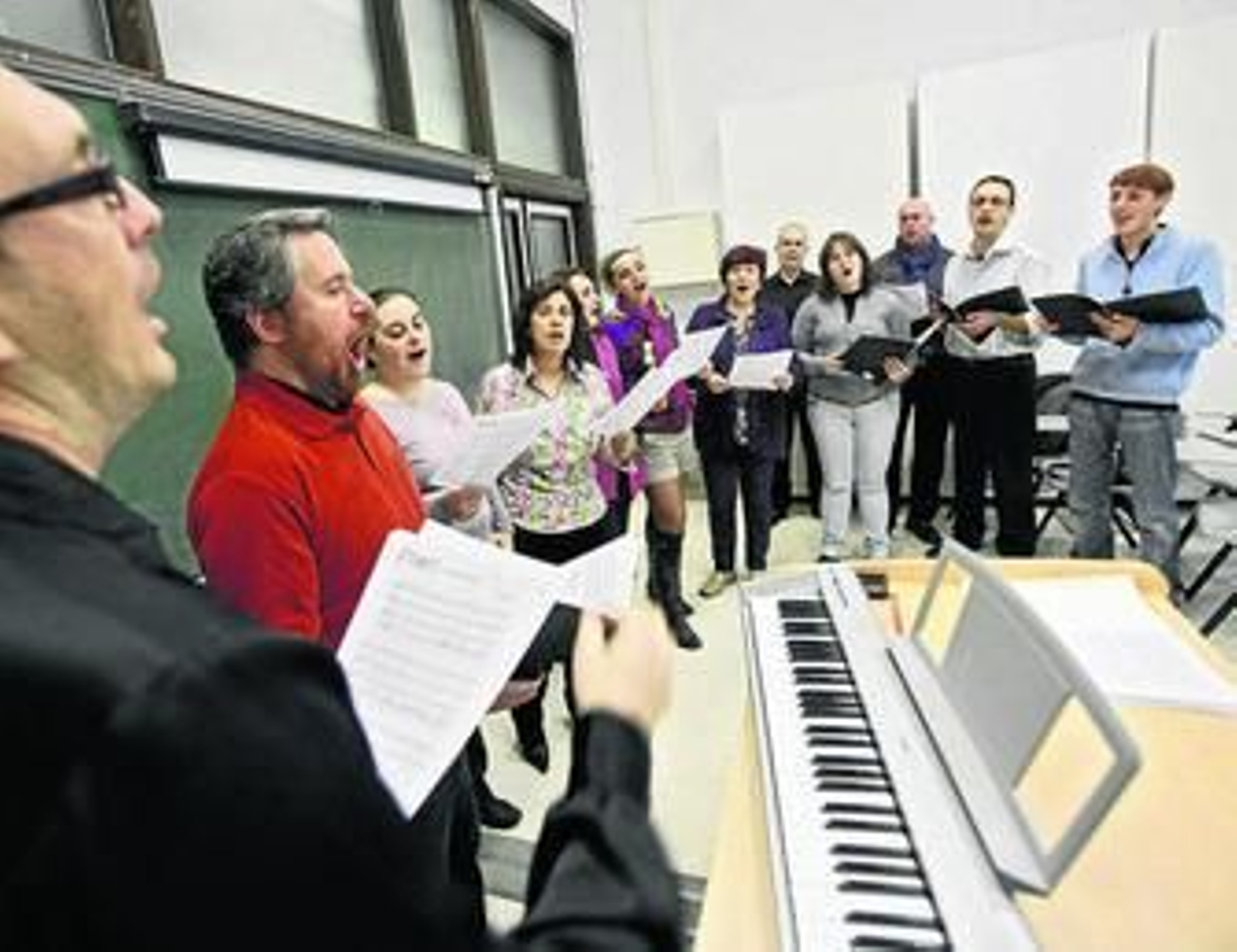El Coro Virgen del Patrocinio, durante su ensayo del pasado viernes.