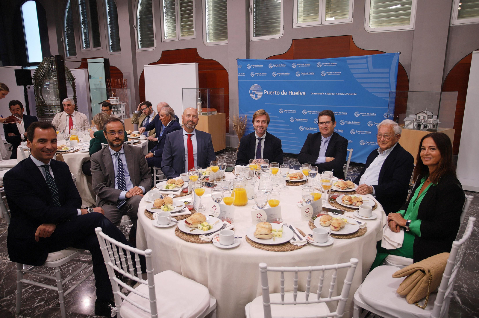 Imágenes del desayuno-coloquio con Jorge Paradela en el Foro Joly Andalucía