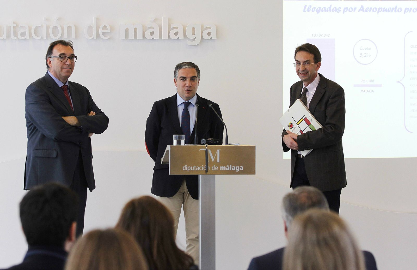 Arturo Bernal, a la izquierda, junto a Elías Bendodo –centro– y Álvaro Blanco, en 2017 en Málaga.