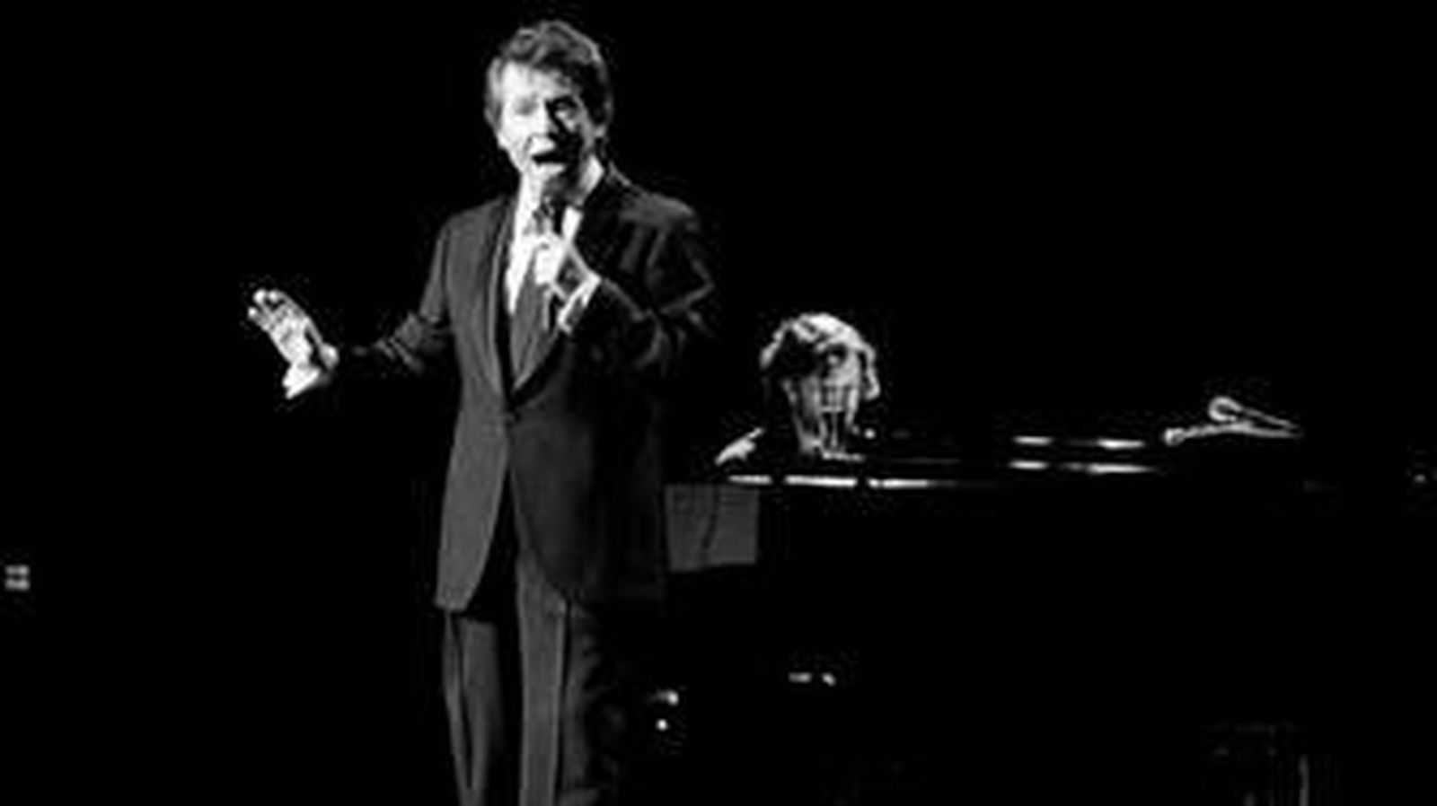 Raphael llega esta noche al Teatro Falla.