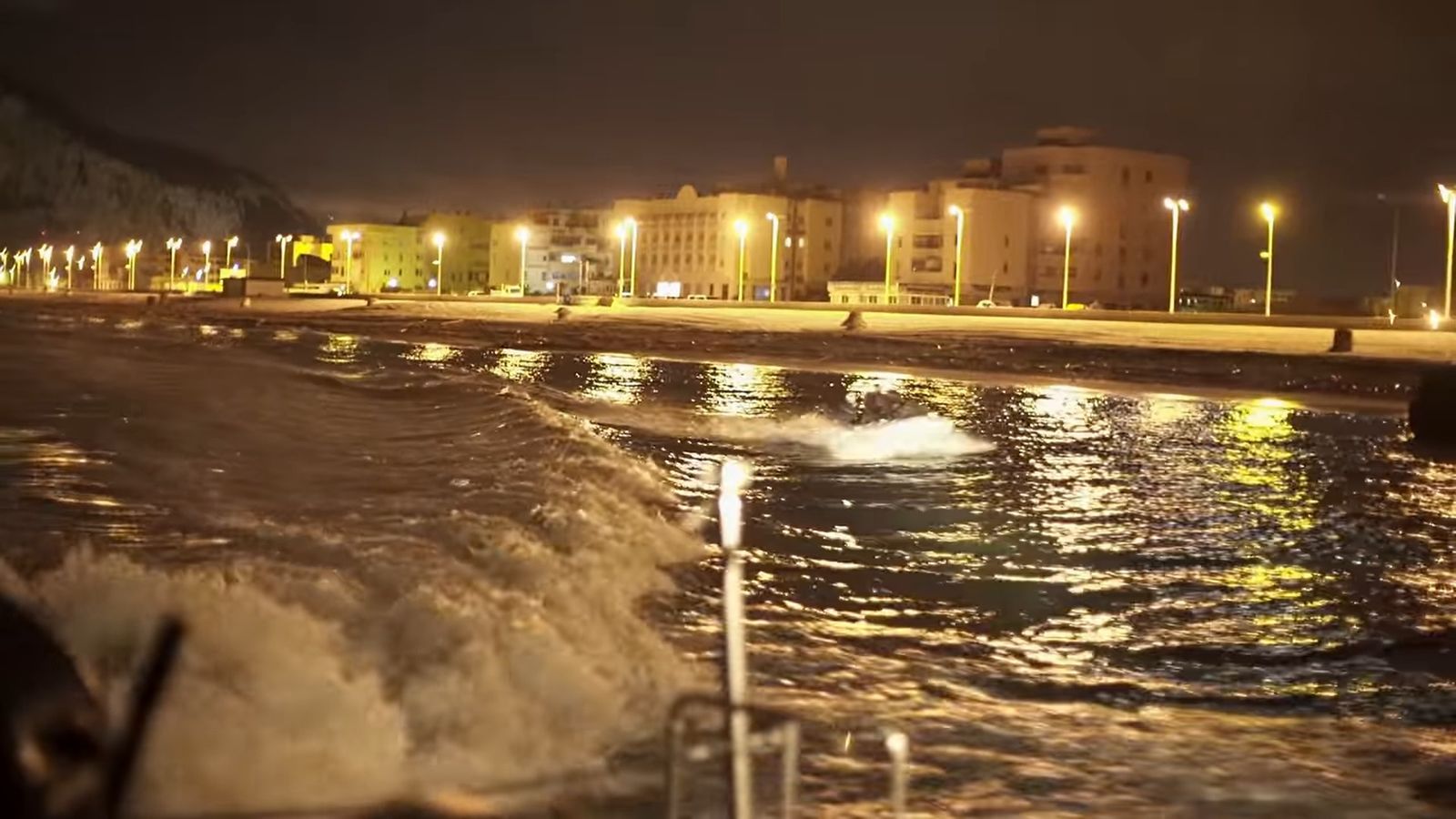 Un  momento del trailer.