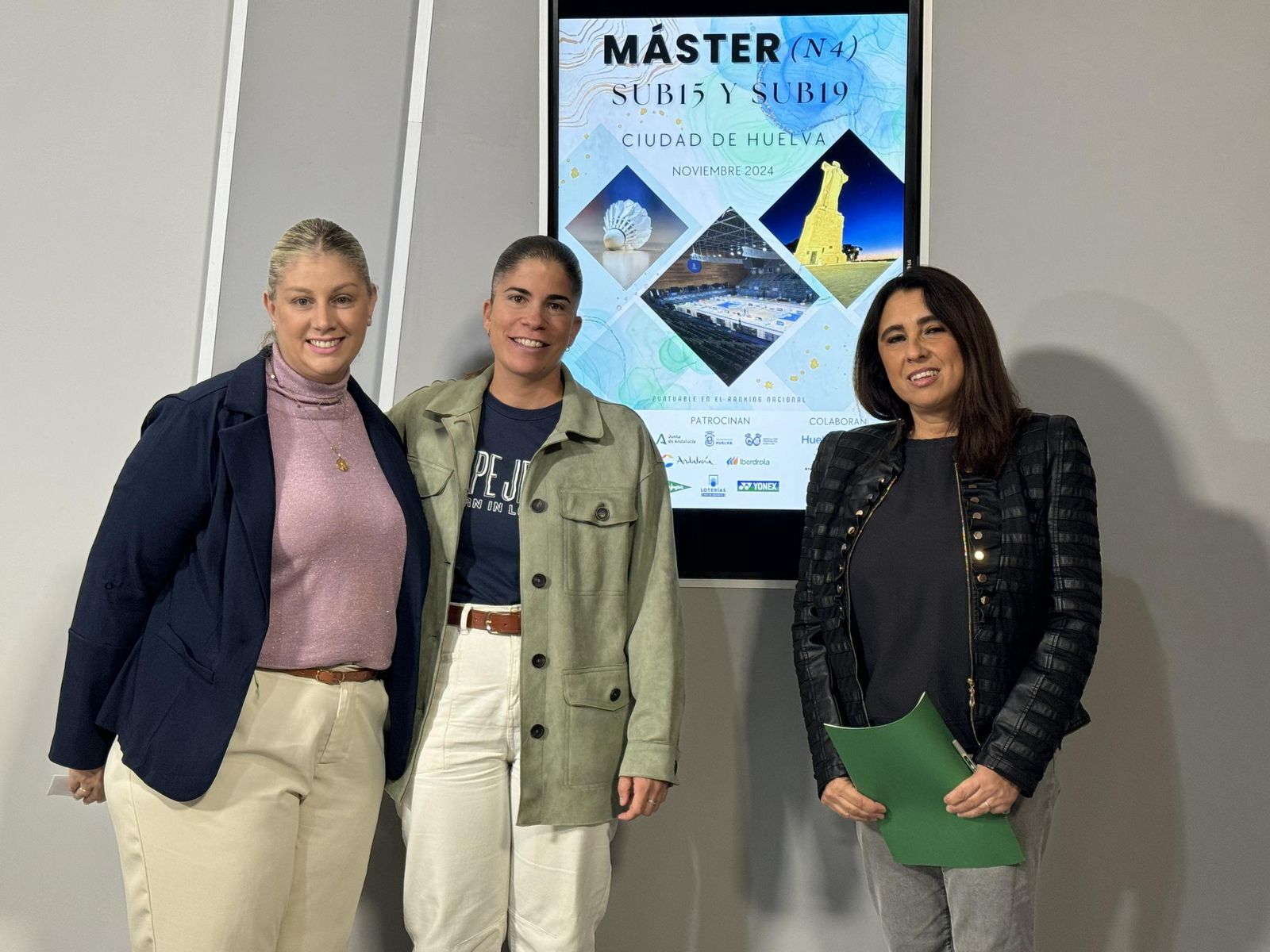 Presentación del top máster sub-15 y sub-19 de bádminton en el Ayuntamiento de Huelva.