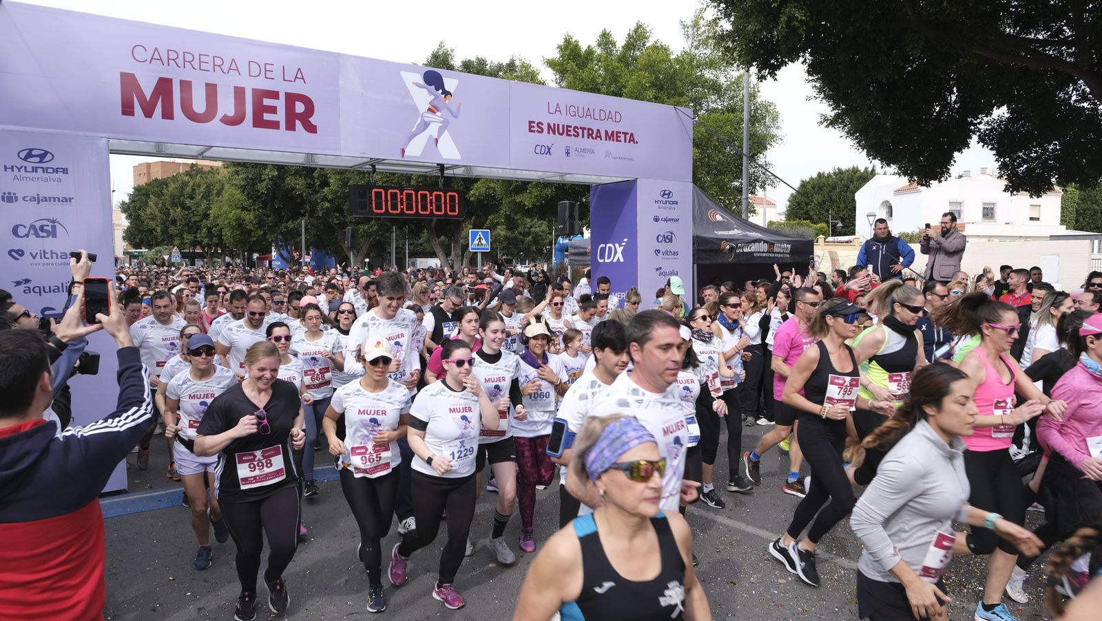Imágenes de la Carrera de la Mujer 2023 en Almería
