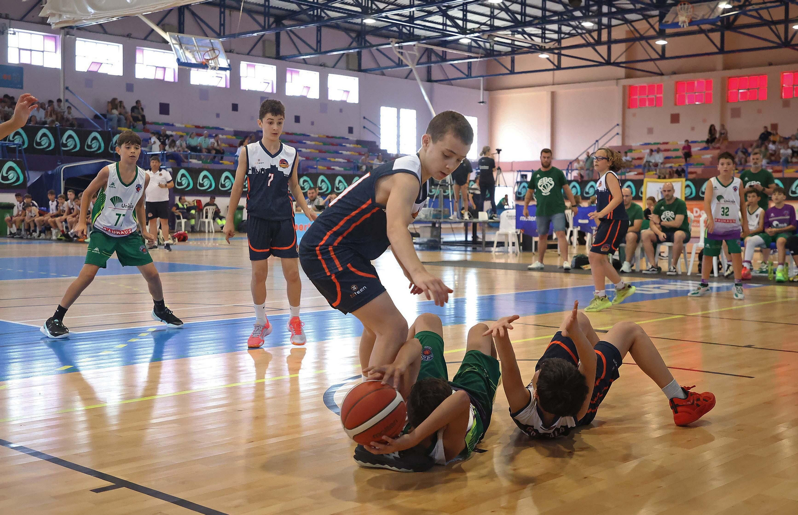Fotos de la final del Cadeba minibasket masculino en La Línea