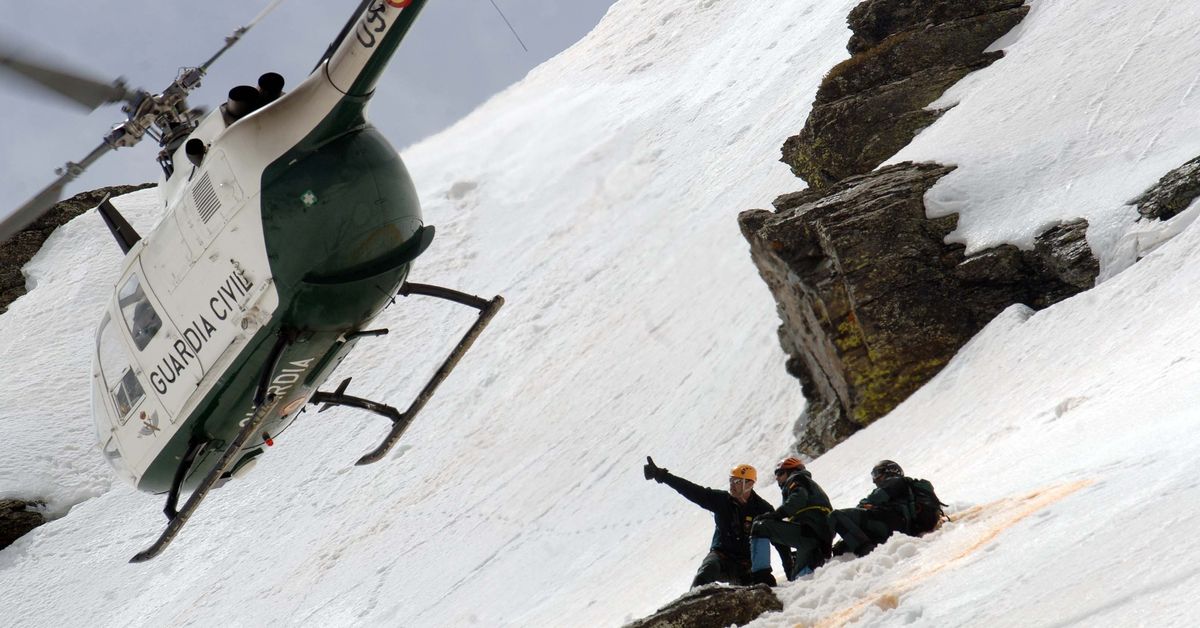 La Guardia Civil rescata a un montañero y un senderista accidentados en ...