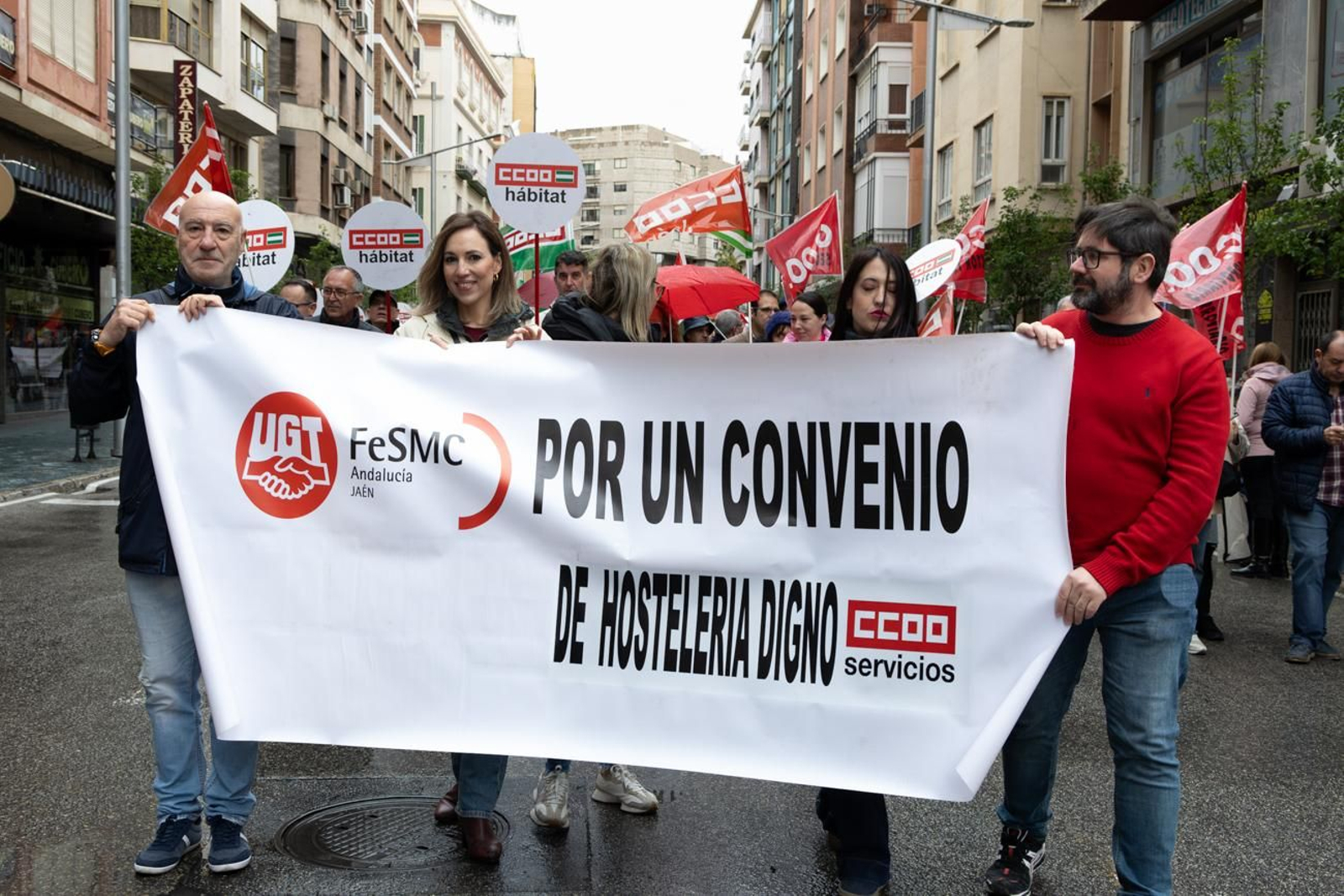 Unas 200 personas han participado en la manifestación por el Día del Trabajo.