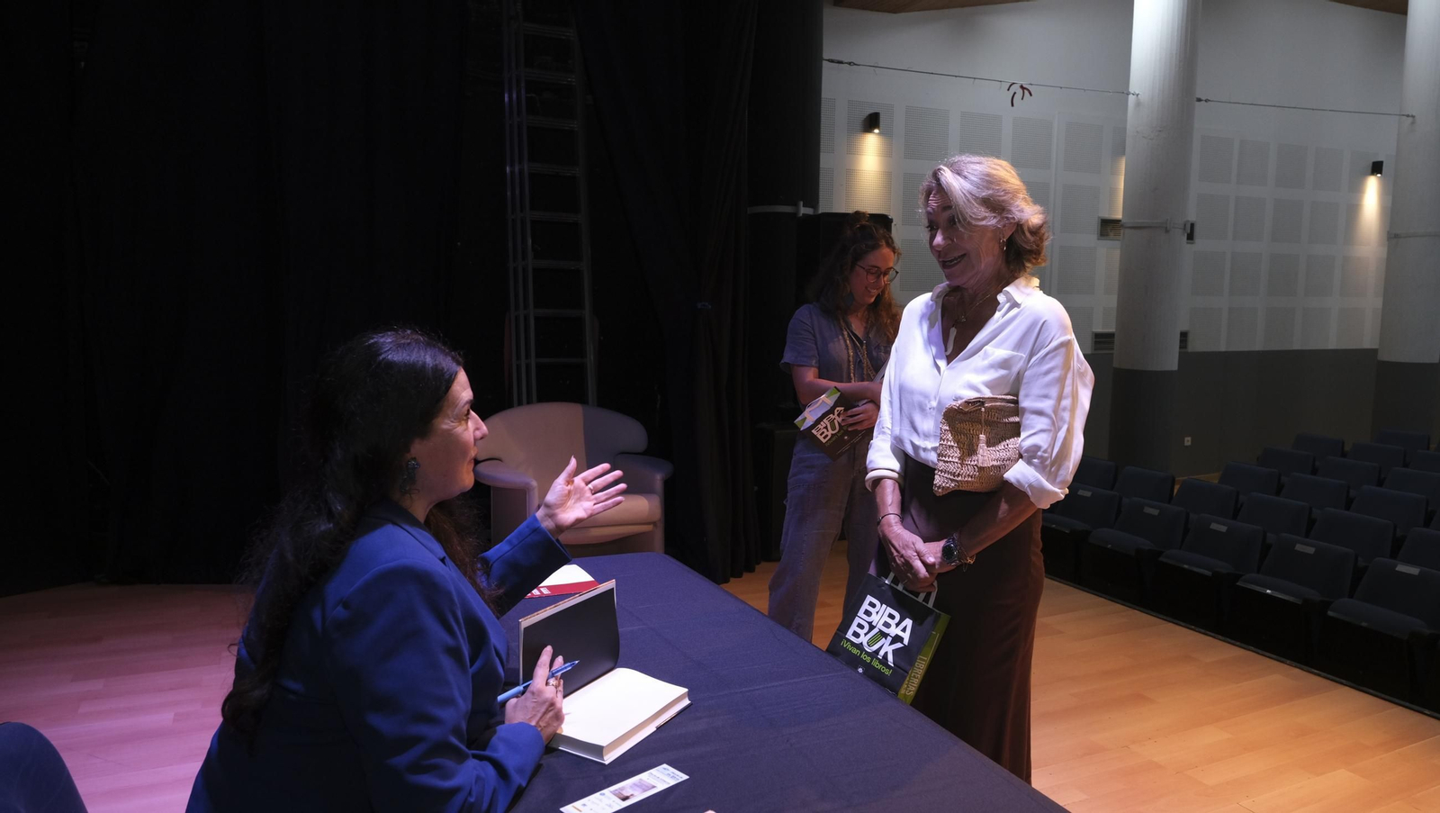 Las imágenes del Diario de los Libros con la escritora Rosario Raro