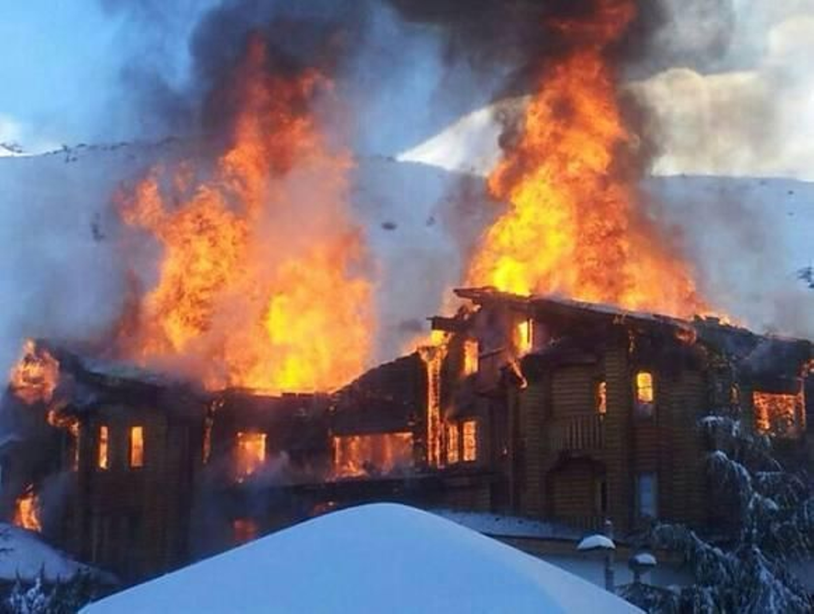 El hotel más lujoso de Sierra Nevada, reducido a cenizas