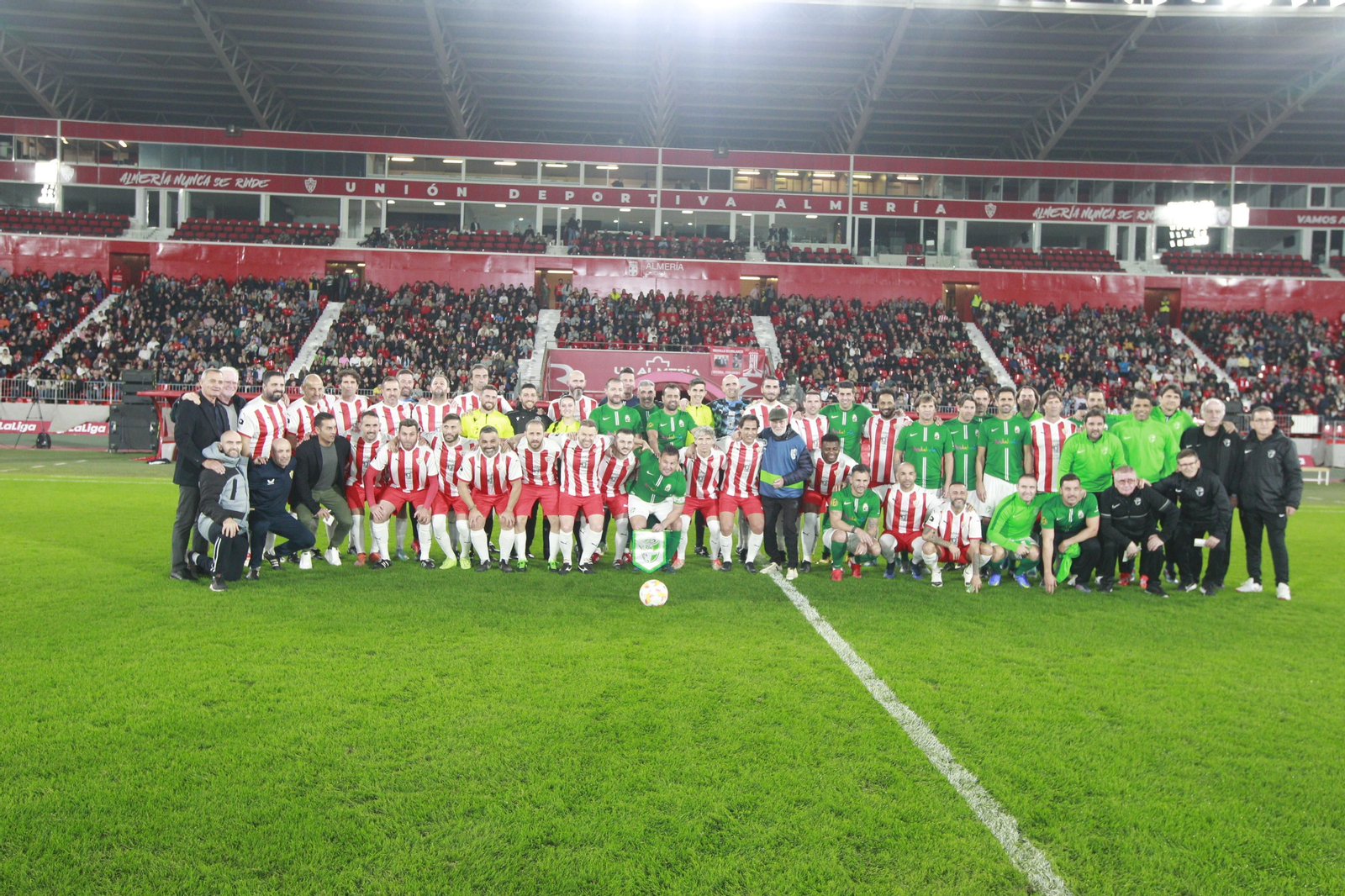 Imágenes del partido homenaje al 'eterno' capitán de la U.D. Almería, José Ortiz