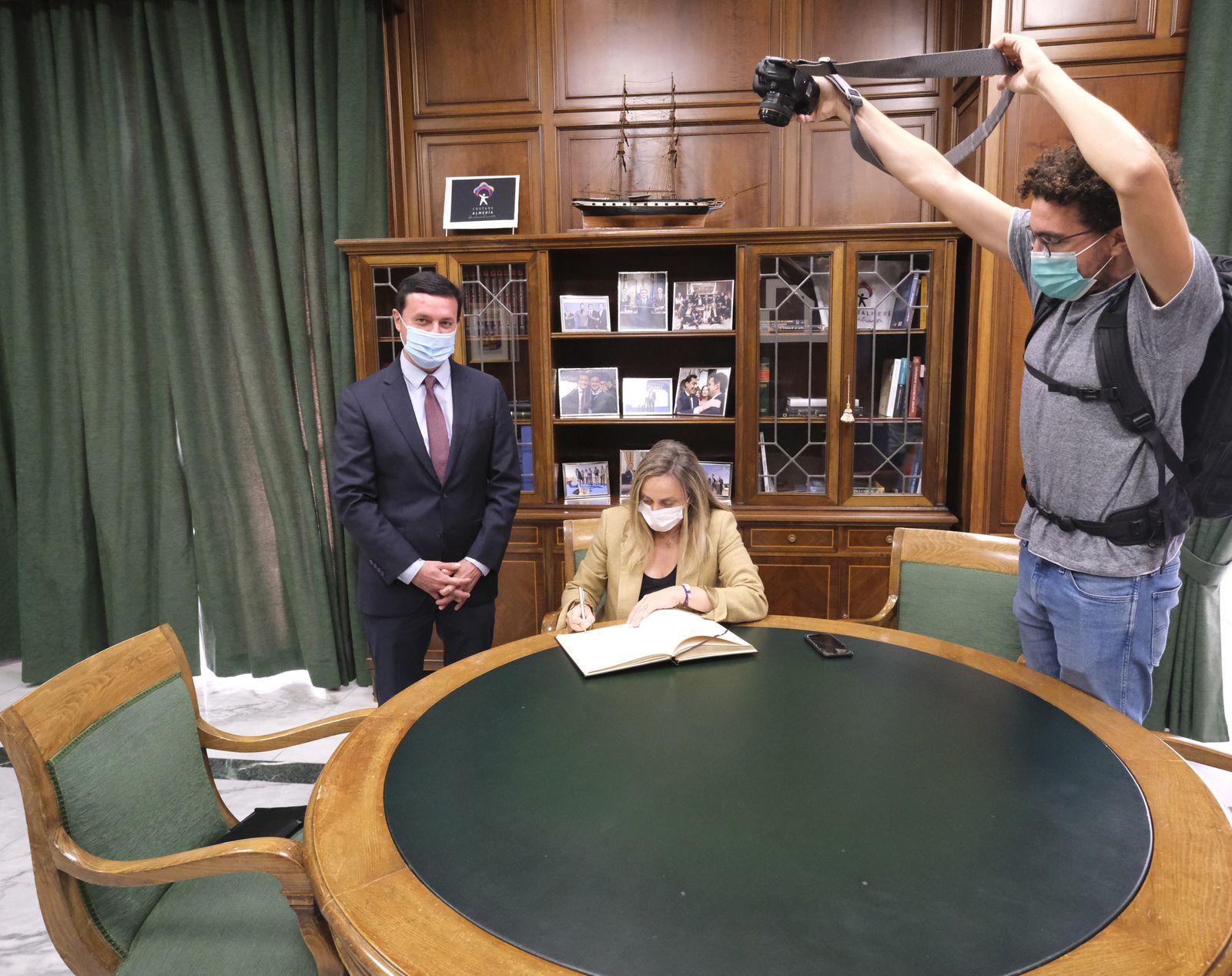 Fotogalería Consejera de Fomento en Diputación de Almería