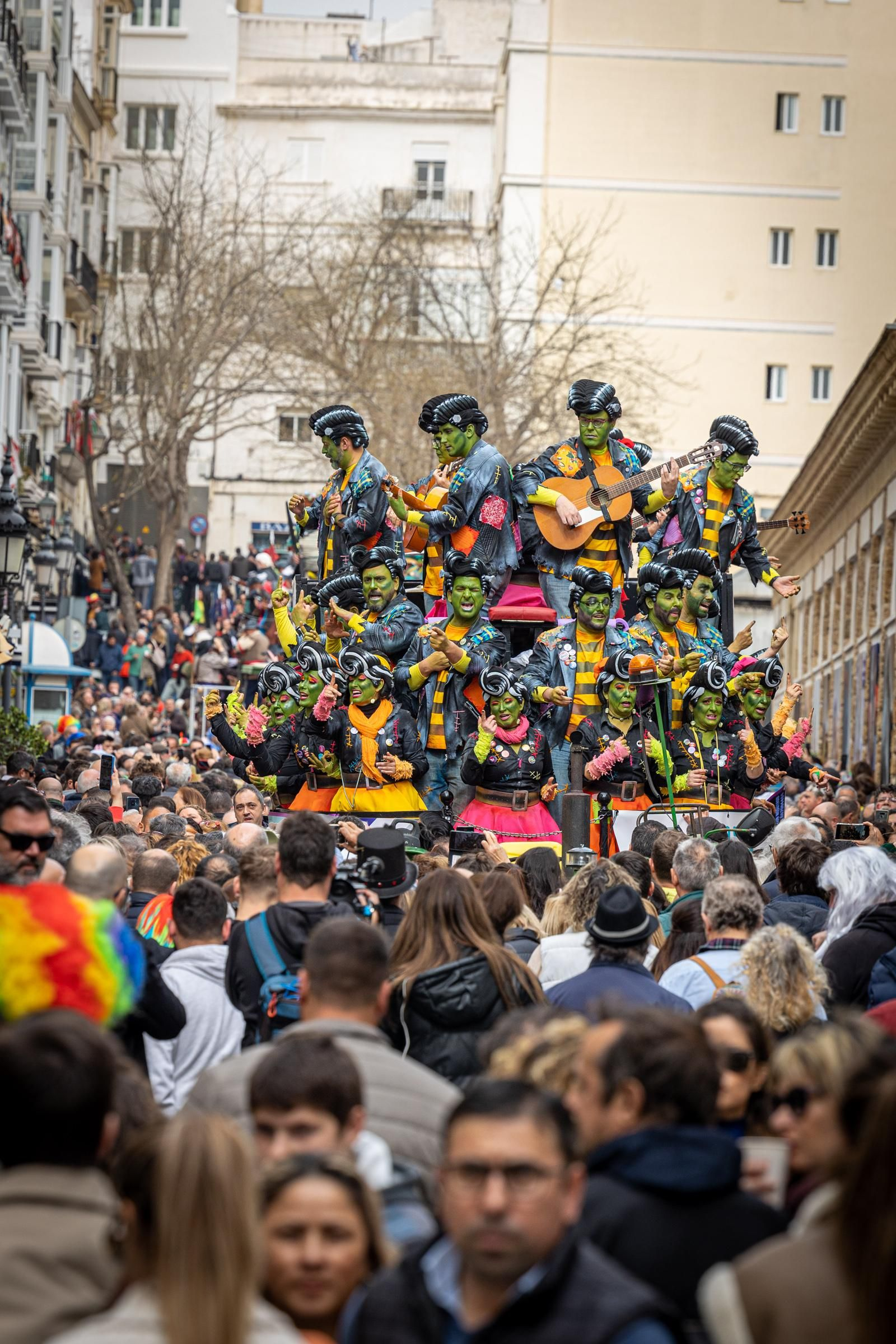Imágenes del lunes de coros e ilegales del Carnaval de Cádiz 2023