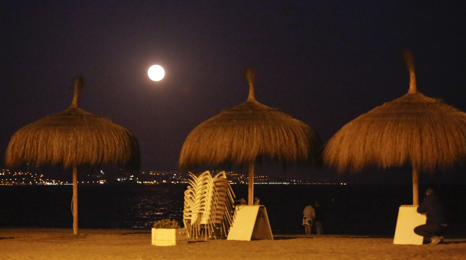 Imágenes de la superluna en Málaga