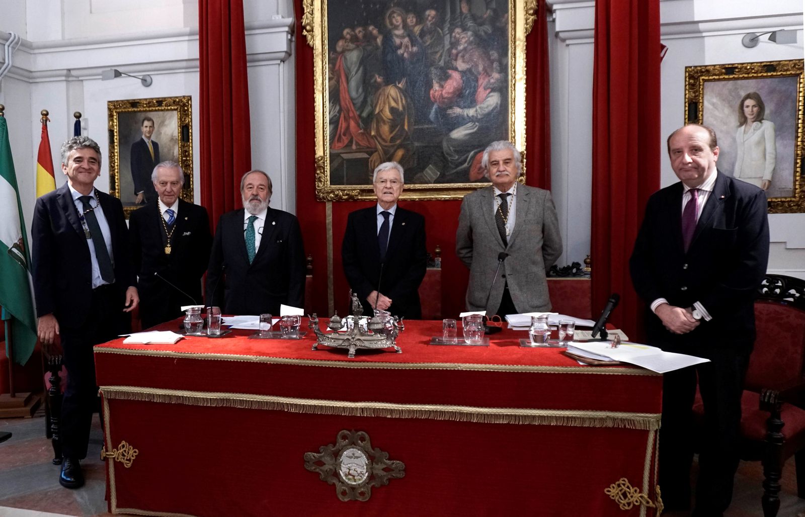 l La Academia de Medicina de Sevilla acoge una mesa redonda jurídico/moral/sanitaria entre galenos y abogados