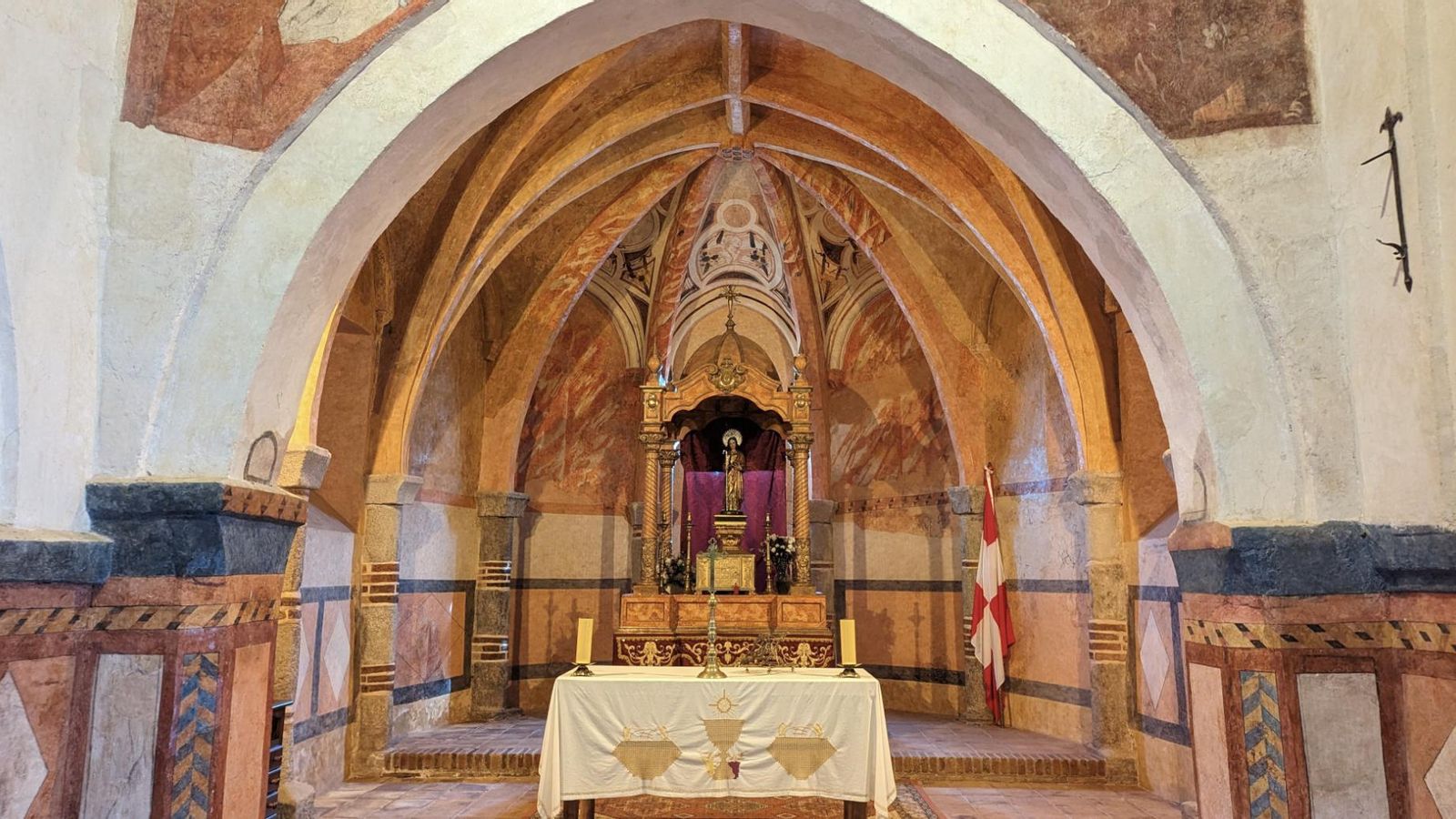Capilla de la Ermita con su patrón, San Mamés Capilla de la Ermita con su patrón, San Mamés