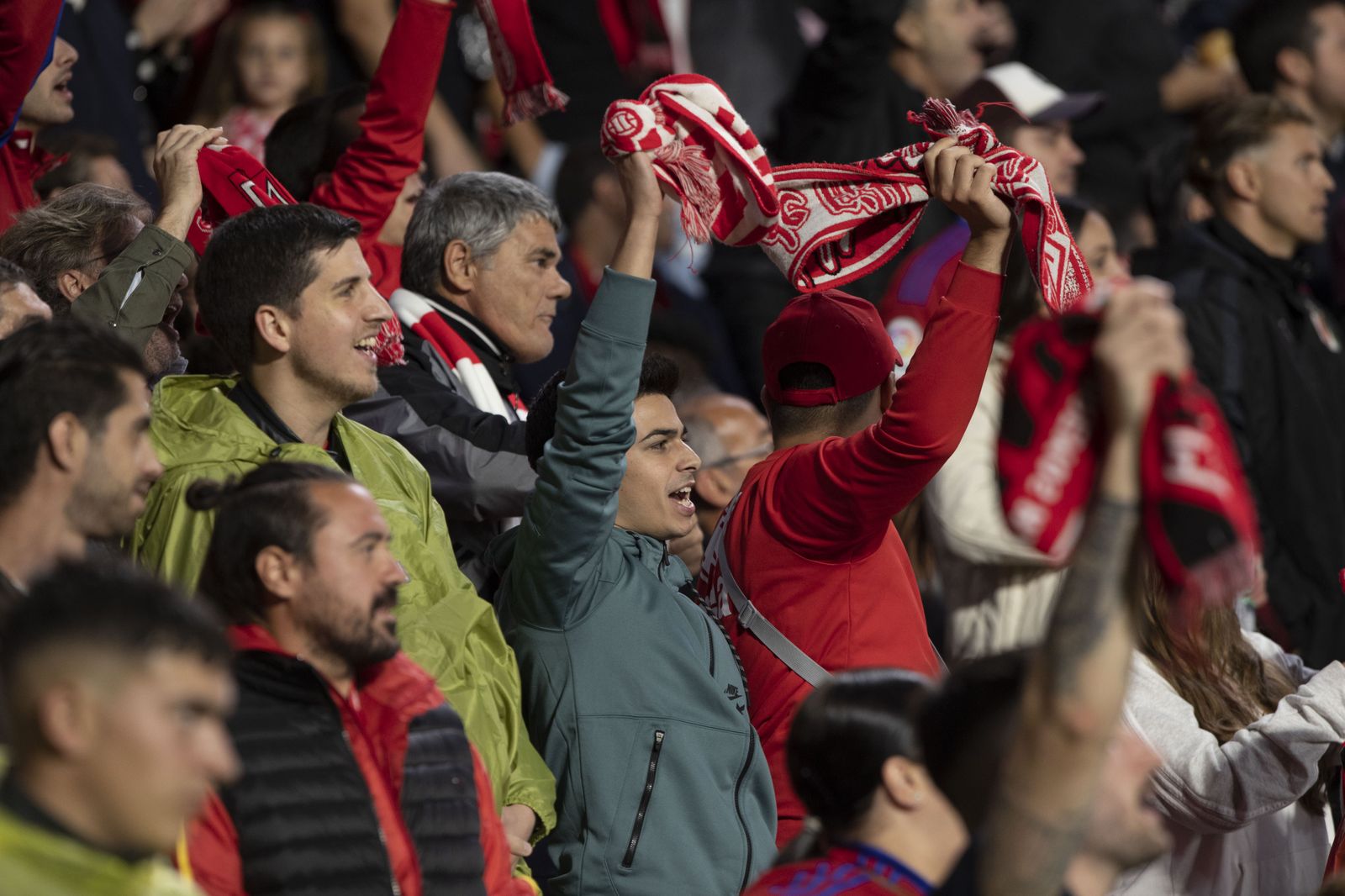 Encuéntrate en la grada en el Granada-Leganés