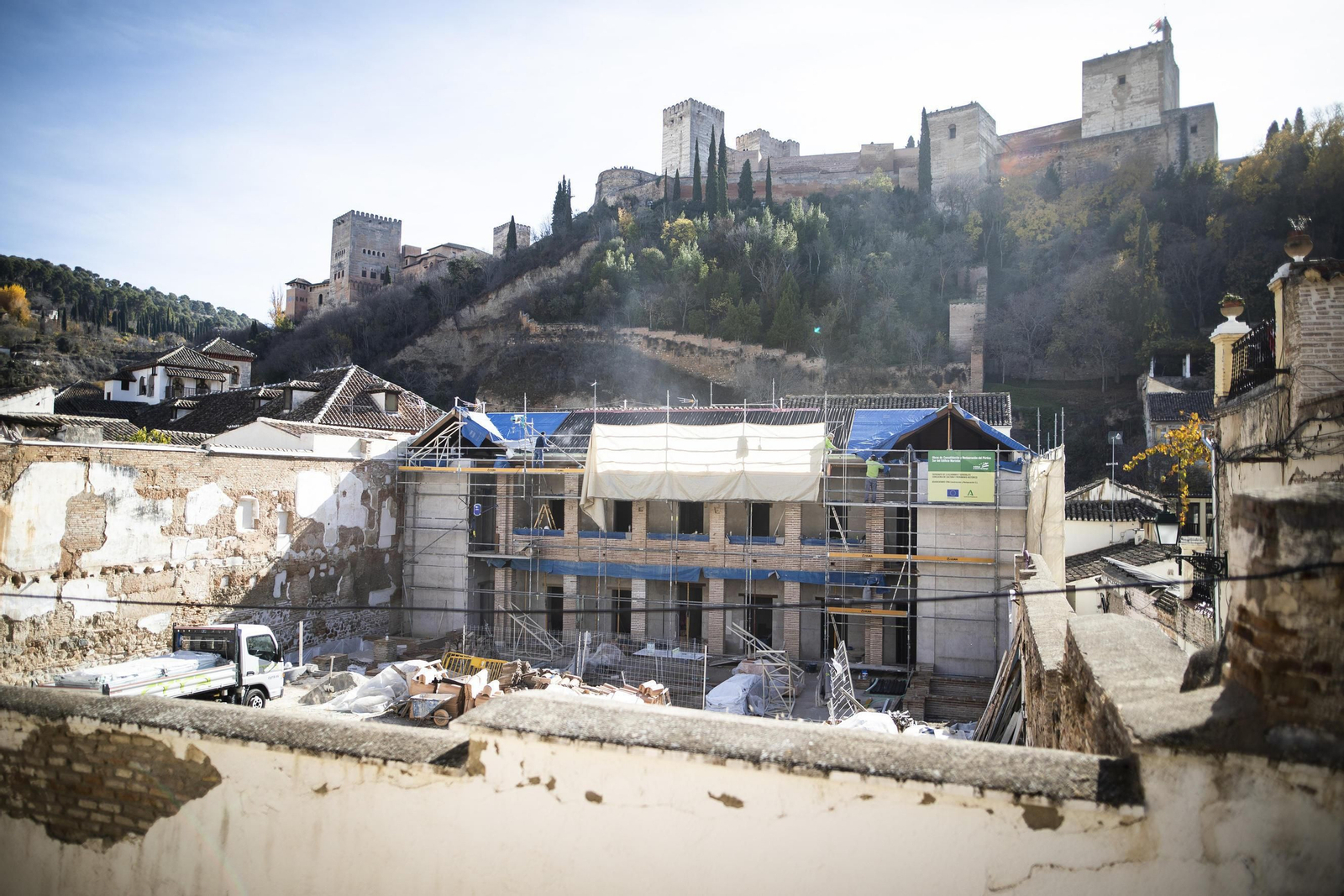 Maristán de Granada: así estaba y así luce ya su pórtico con la reforma