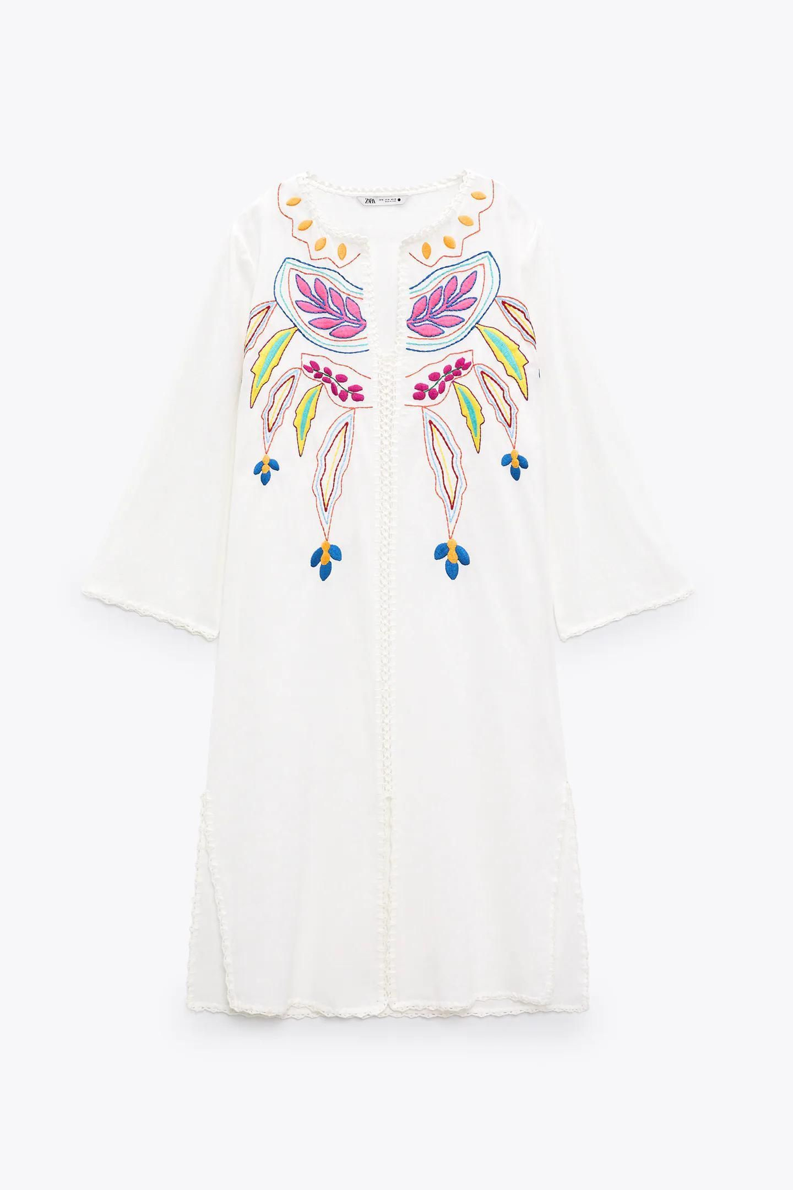 Túnica bordada de Zara de inspiración mexicana.
