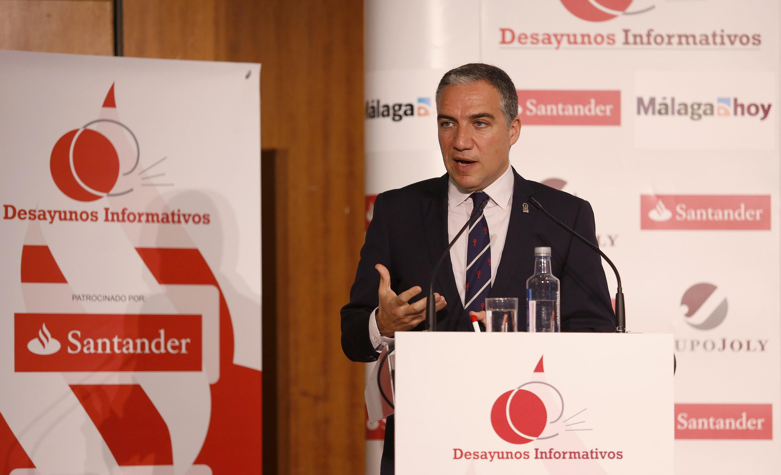 Las imágenes del foro joly con Elías Bendodo