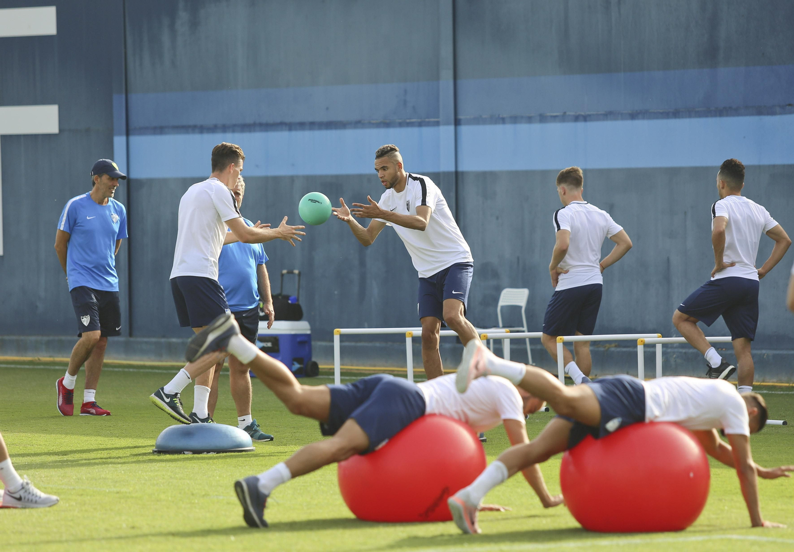 Una instantánea del entrenamiento de ayer: Muñiz o En-Nesyri, entre otros.