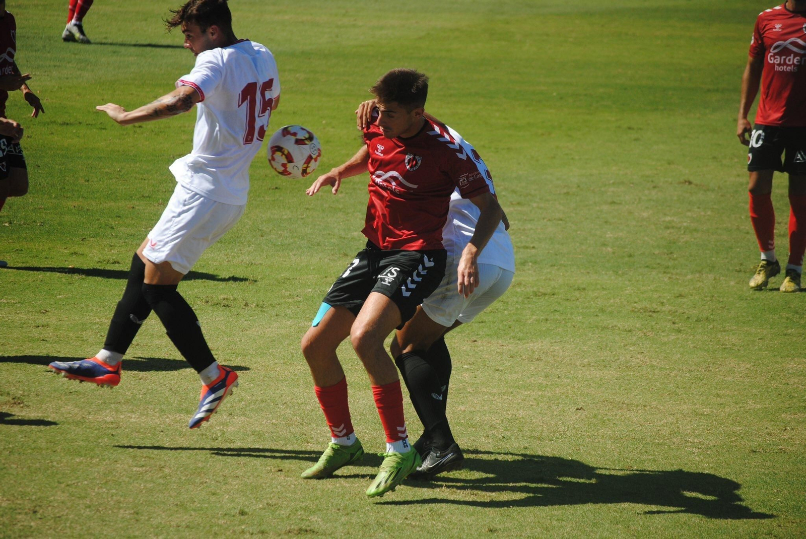 Un lance del encuentro del Cartaya ante el Sevilla C.