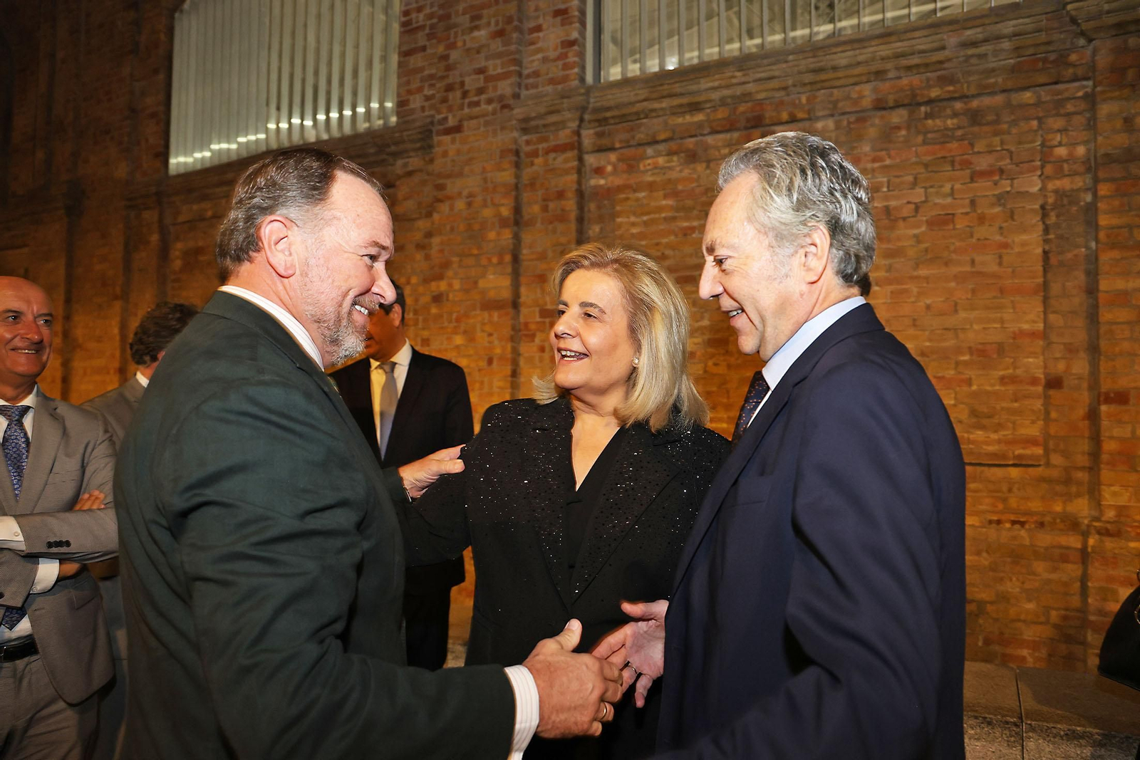 Imágenes de los invitados a la gala de los  37 premios Onubenses del Año