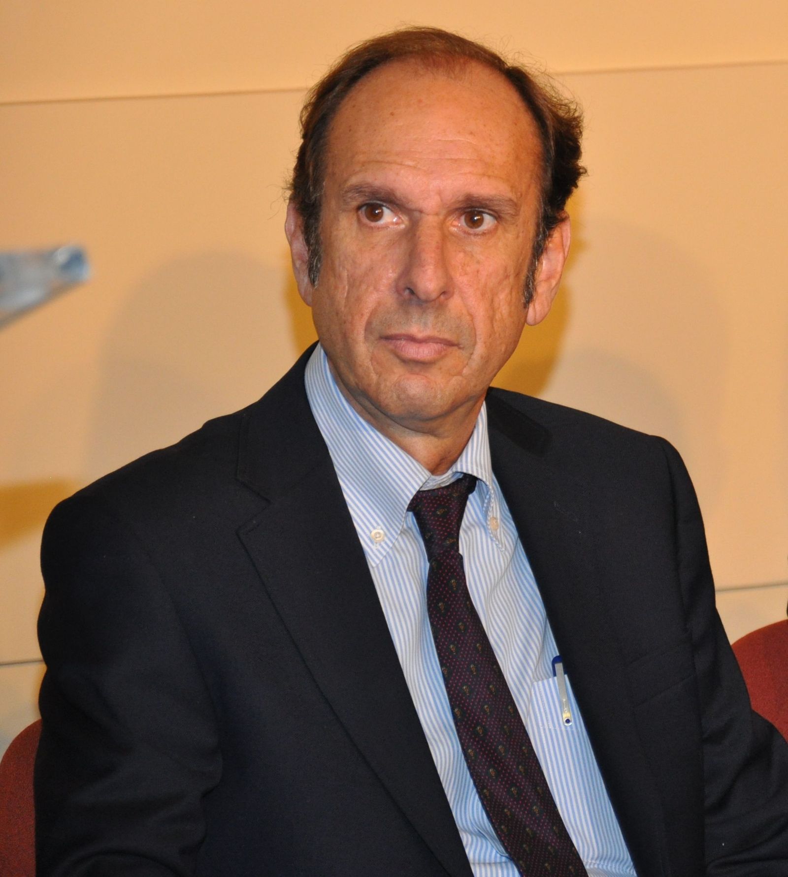 Luis Escámez, presidente.