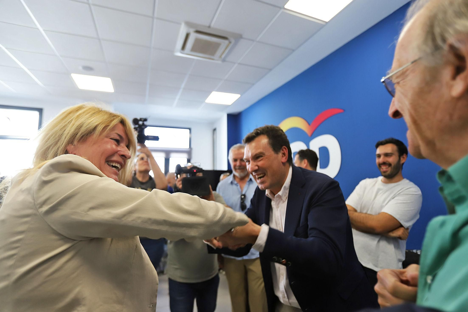 Imágenes del acto de inicio de campaña en la sede del PP