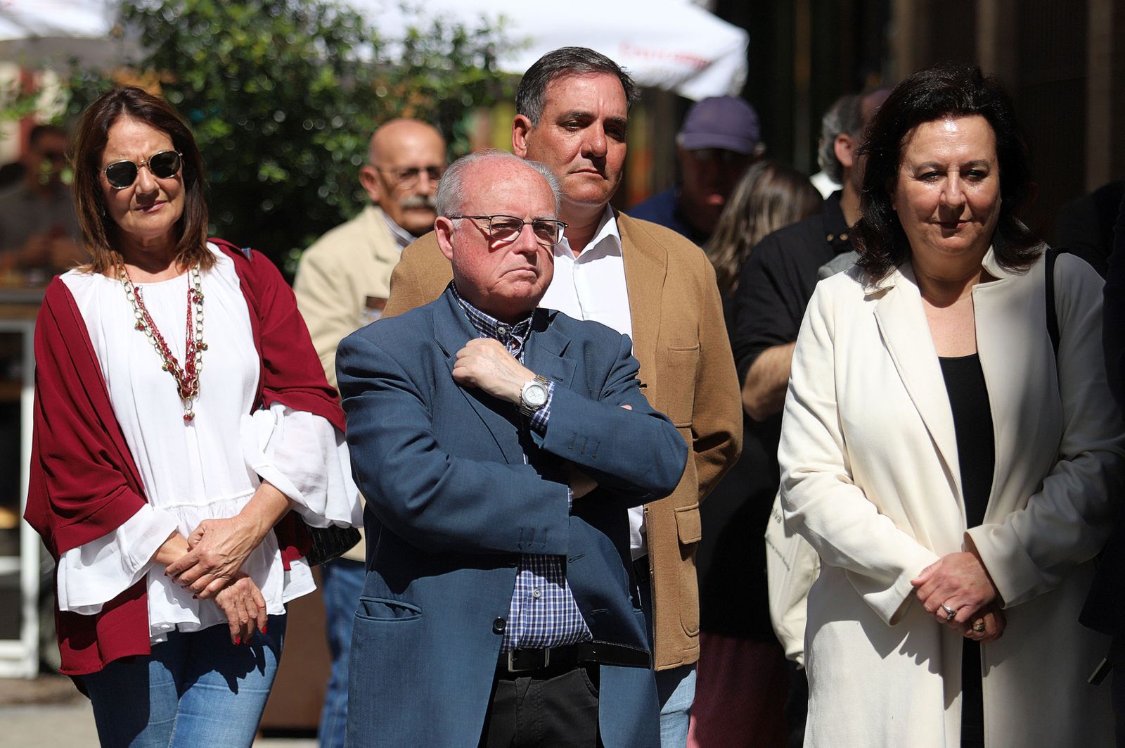 Imágenes del descubrimiento del relieve homenaje al poeta José Manuel de Lara