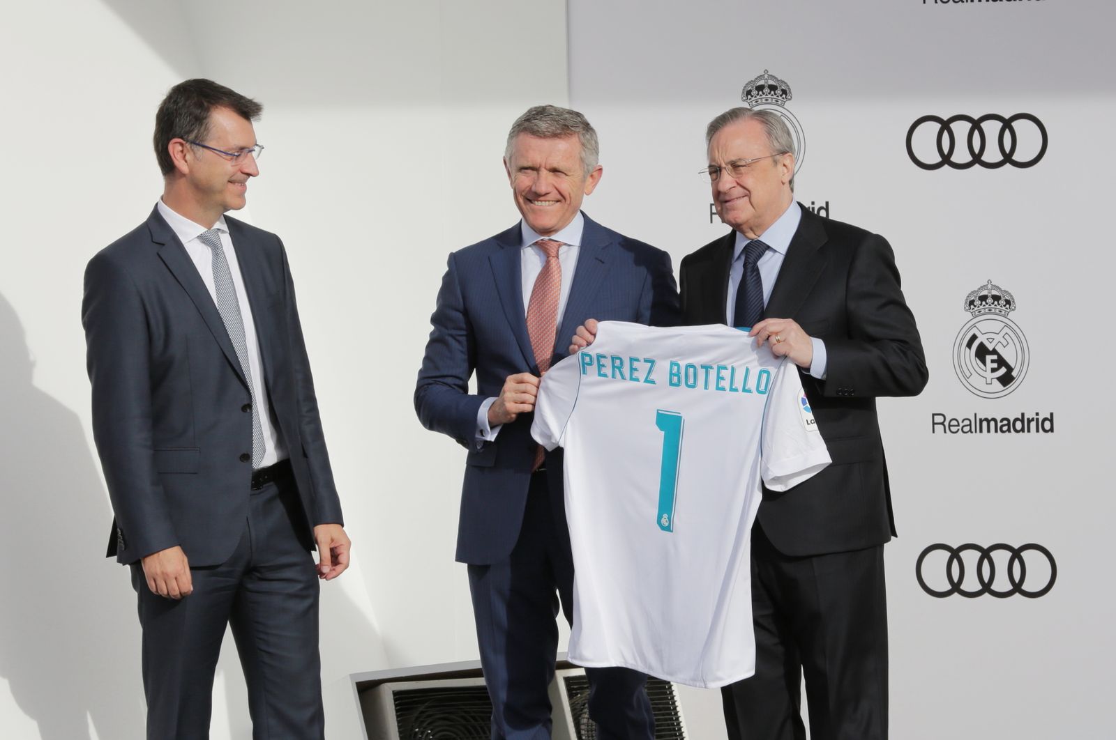 Los nuevos coches de la plantilla del Real Madrid, foto a foto