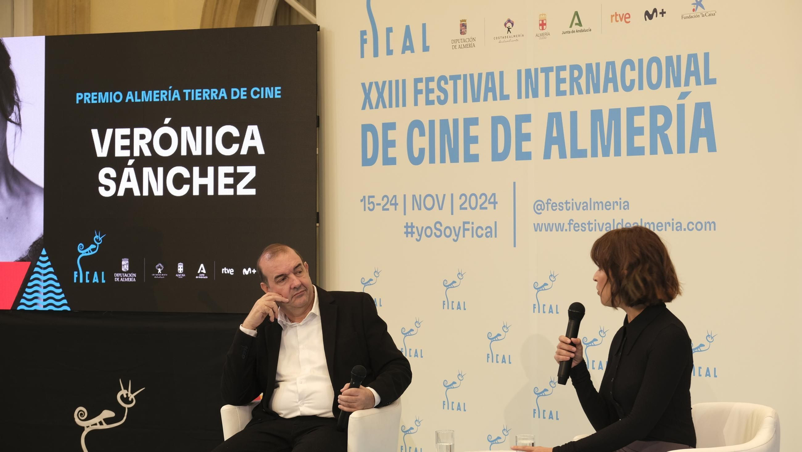 Verónica Sánchez, una estrella de FICAL en el Paseo de la Fama de Almería, en imágenes