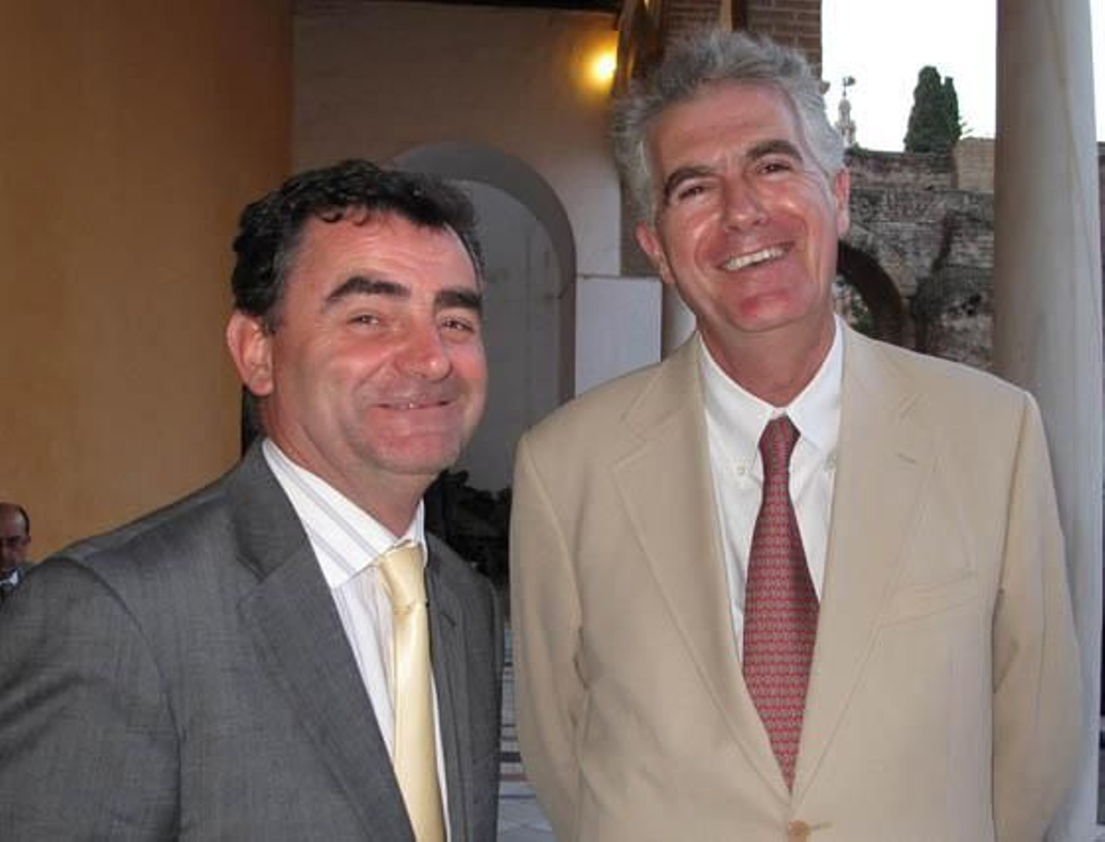 Juan García, director regional de Eventos de Viajes El Corte Inglés, y Antonio Peláez, director general de Isla Mágica.

Foto: Victoria Ramírez