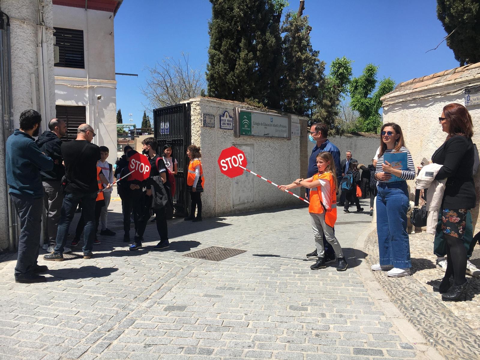 Estos son los 11 colegios de Granada con medidas para hacer seguras las entradas y salidas al centro
