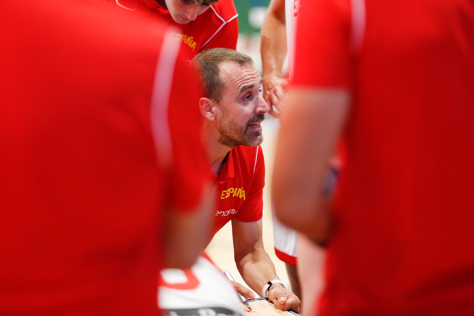 Las fotos de la primera jornada del torneo Internacional U20 de baloncesto de La Línea