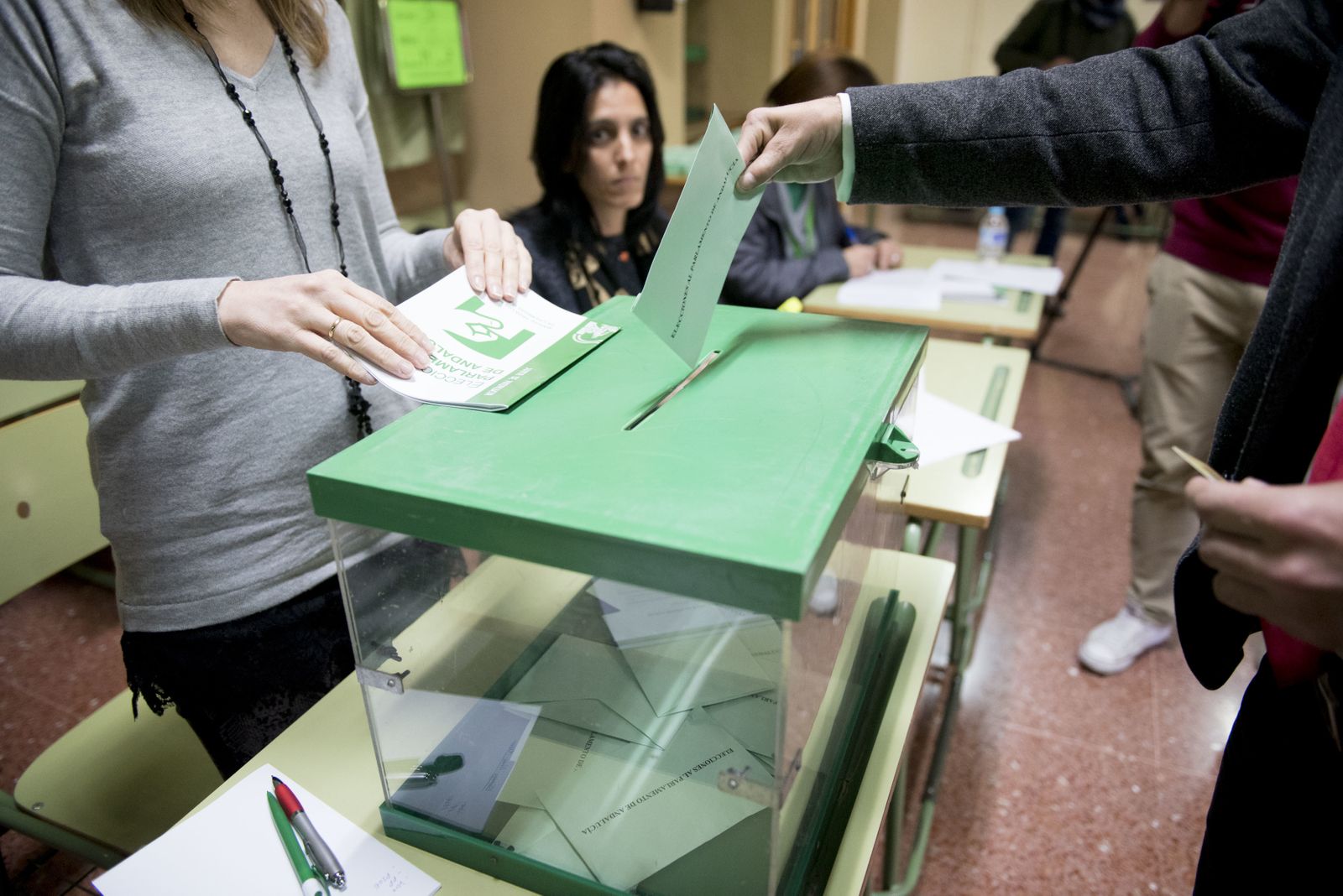 Los granadinos votan en el 2-D