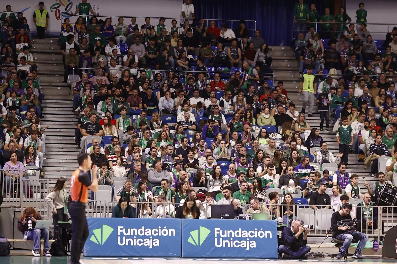 Búscate en las gradas del Carpena en el Unicaja-San Pablo Burgos