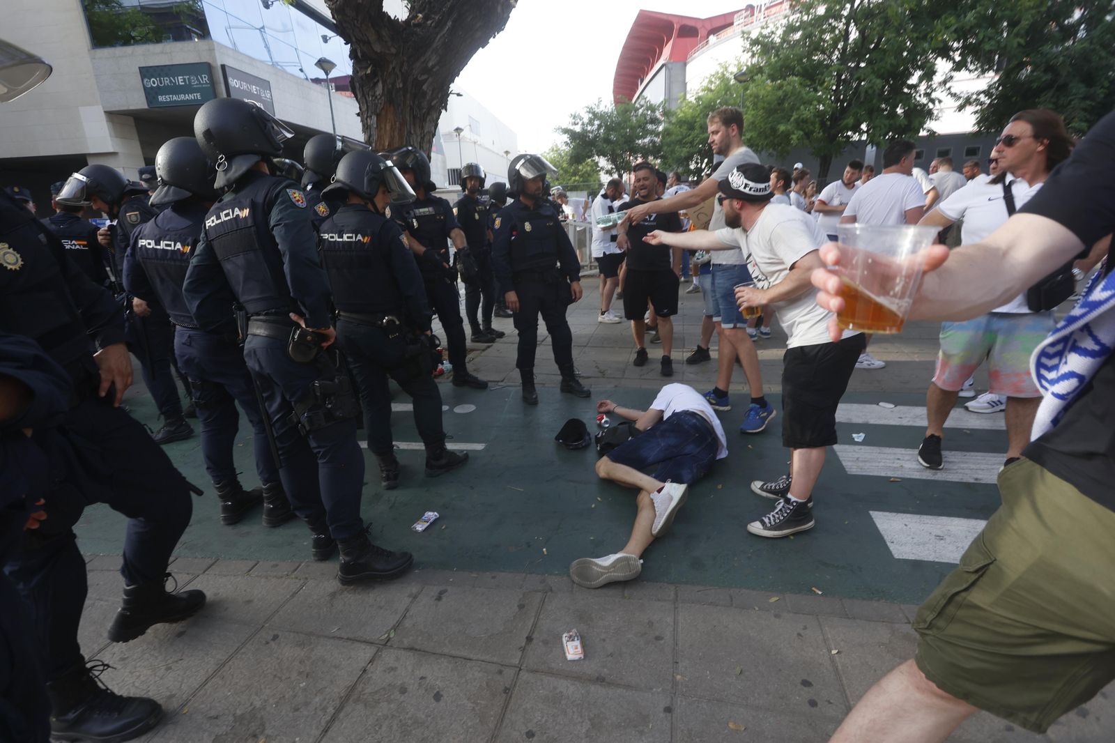 Blindaje policial en los accesos al Sánchez Pizjuan