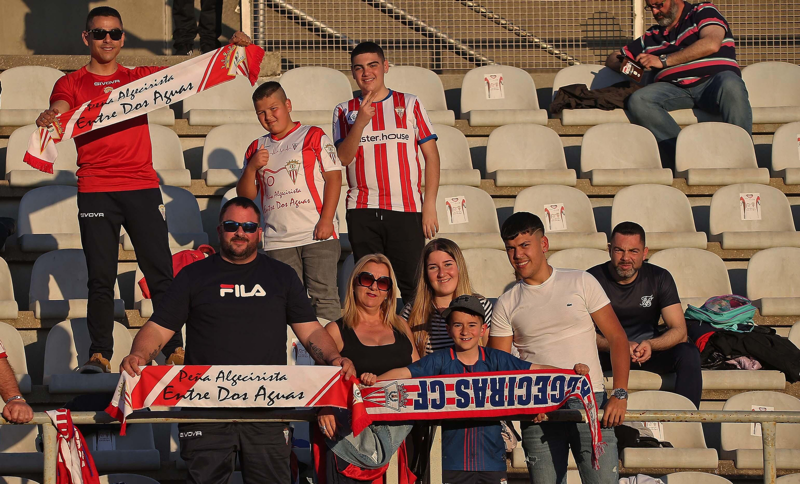 Fotos de la afición durante el Algeciras - Córdoba en el Nuevo Mirador