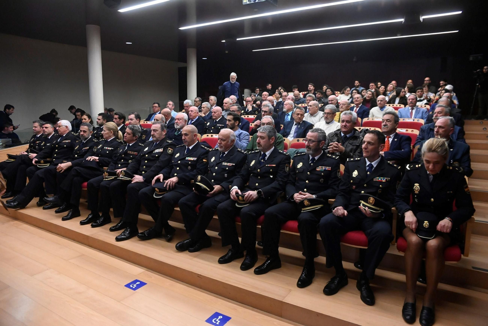 El homenaje de la Policia Nacional de Córdoba a sus agentes jubilados, en imágenes