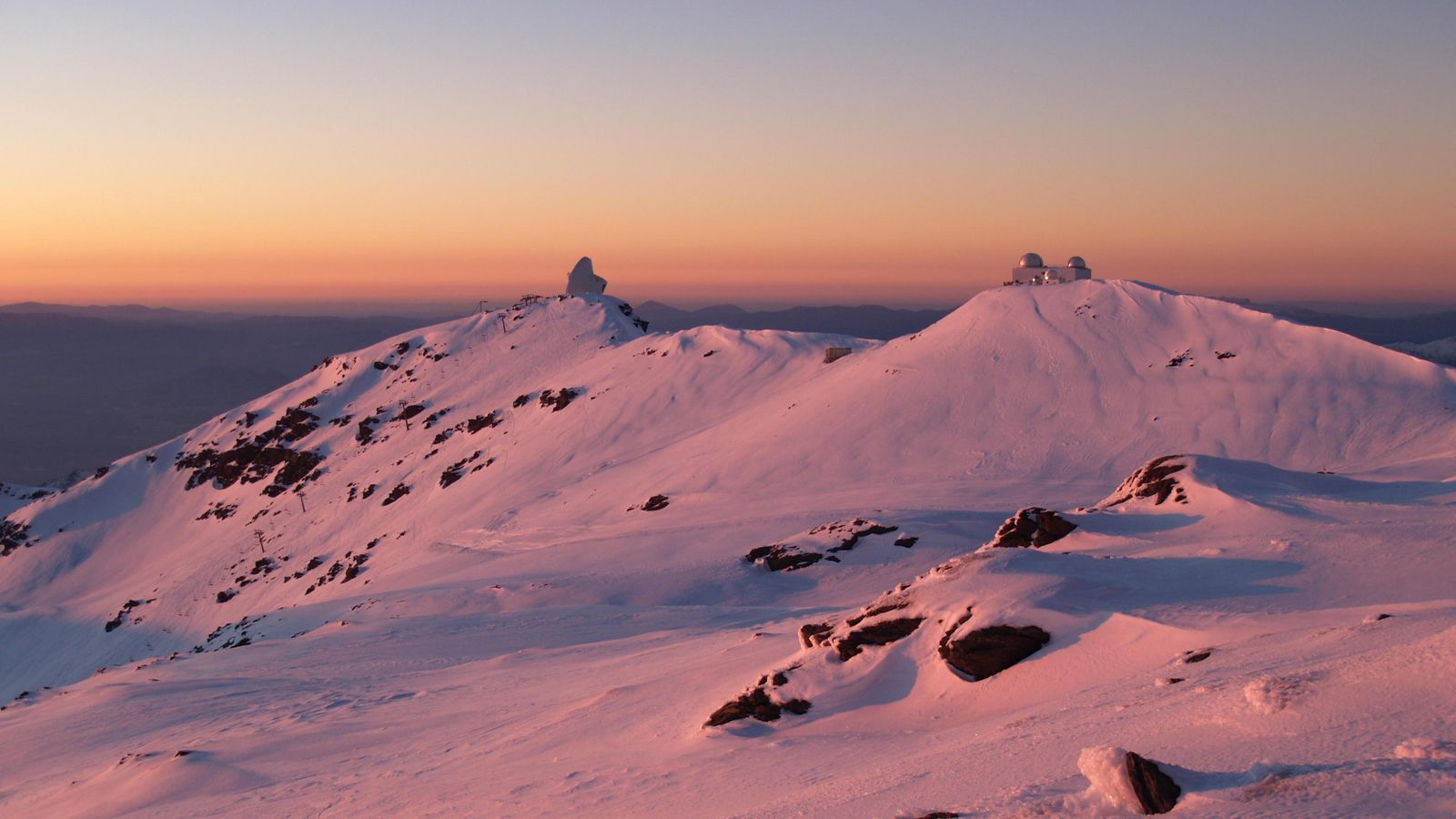 Vista general de los observatorios de Sierra Nevada.