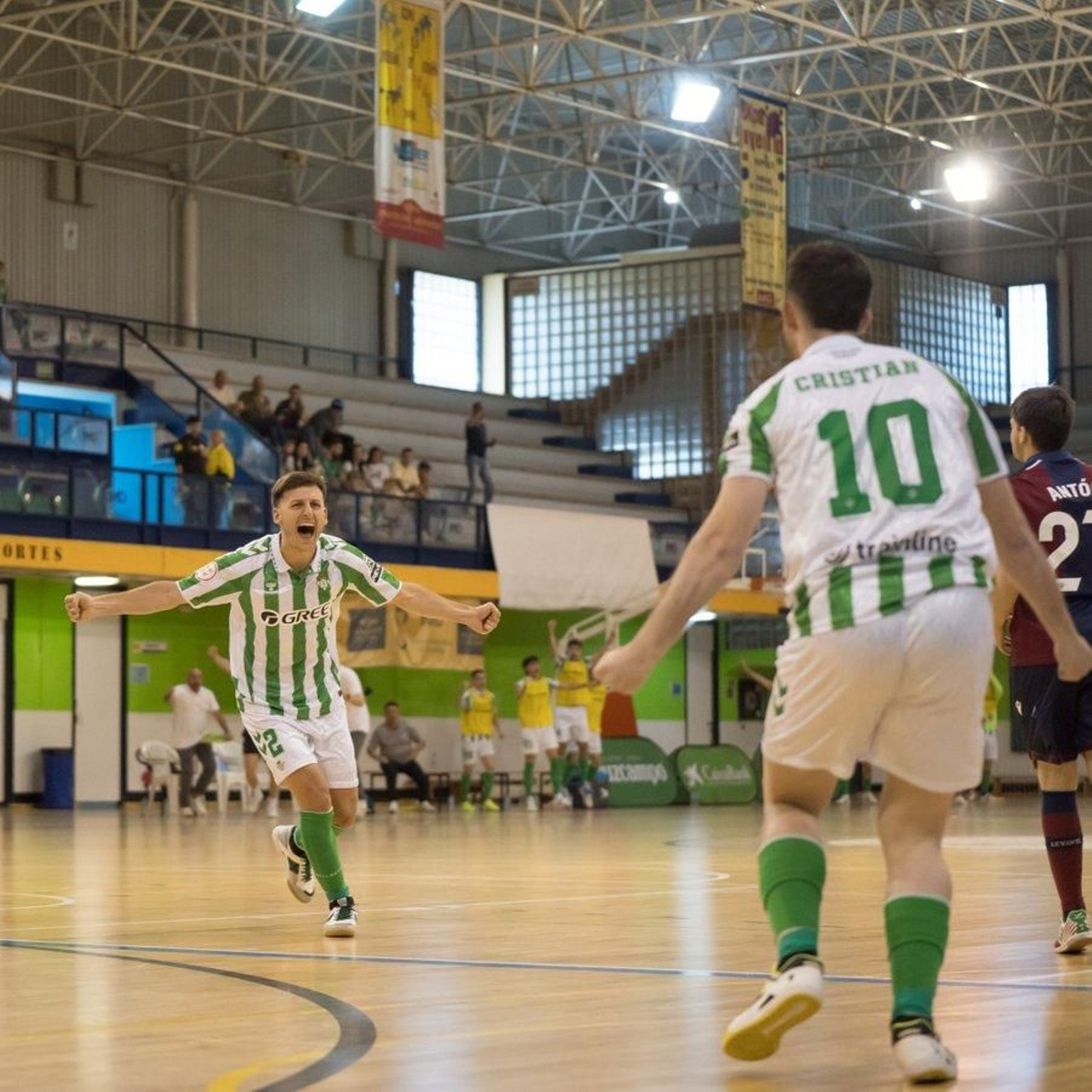 Un homenaje a la corta e intensa trayectoria del Betis Futsal, en imágenes