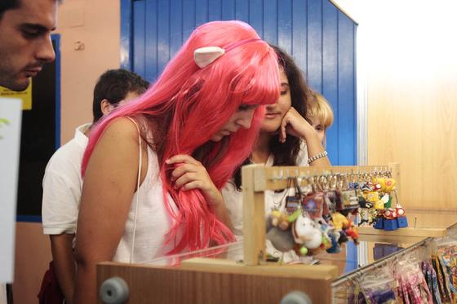 Cientos de jóvenes se acercan a la cultura japonesa en la inauguración del V Salón Manga de Cádiz. 

Foto: Lourdes de Vicente