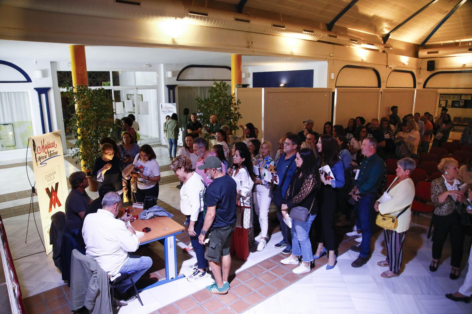 Las imágenes de la presentación del libro "El Clan" de Carmen Mola en Mojácar