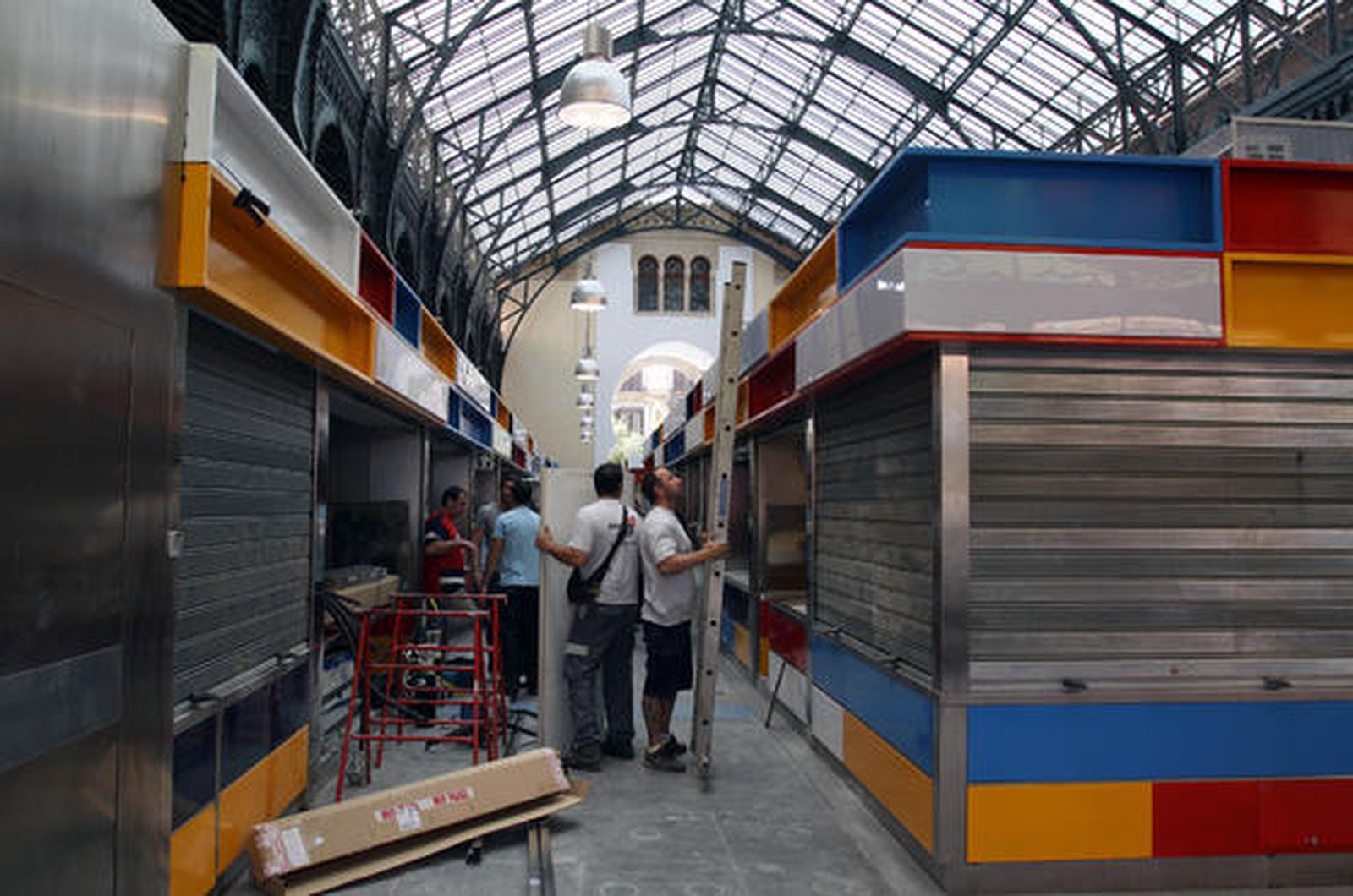 El mercado de Atarazanas reabre mañana sus puertas tras las obras de rehabilitación del edificio que se han prolongado casi dos años y medios.