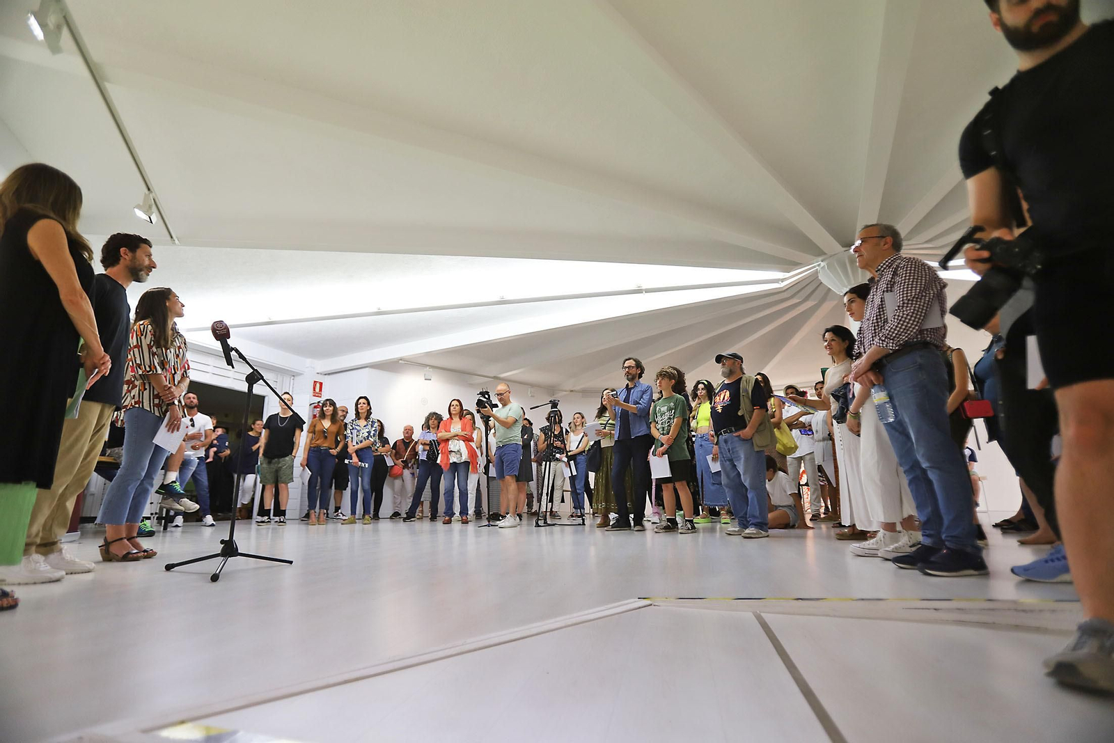 Imágenes de la exposición del artista onubense Wild Welva titulada 'El adiós, el comienzo y todo lo demás'.