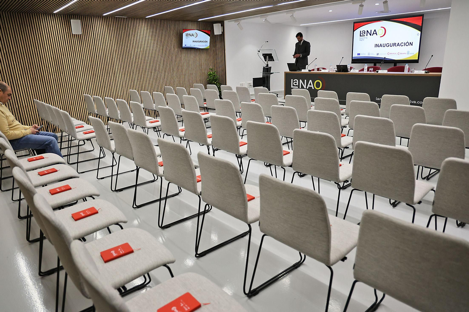 Imágenes de la inauguración del coworking digital 'La Nao'.