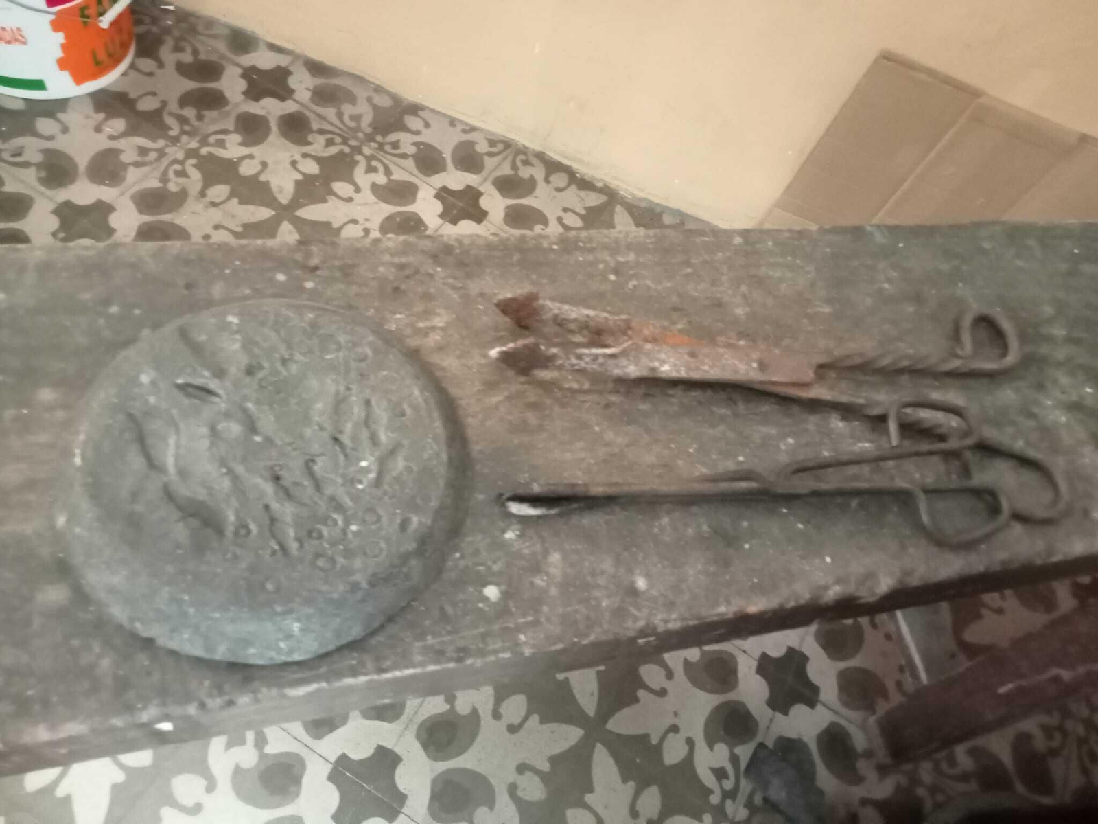 Plomadas y tijeras para el fundido Plomás y tijeras para el fundido
