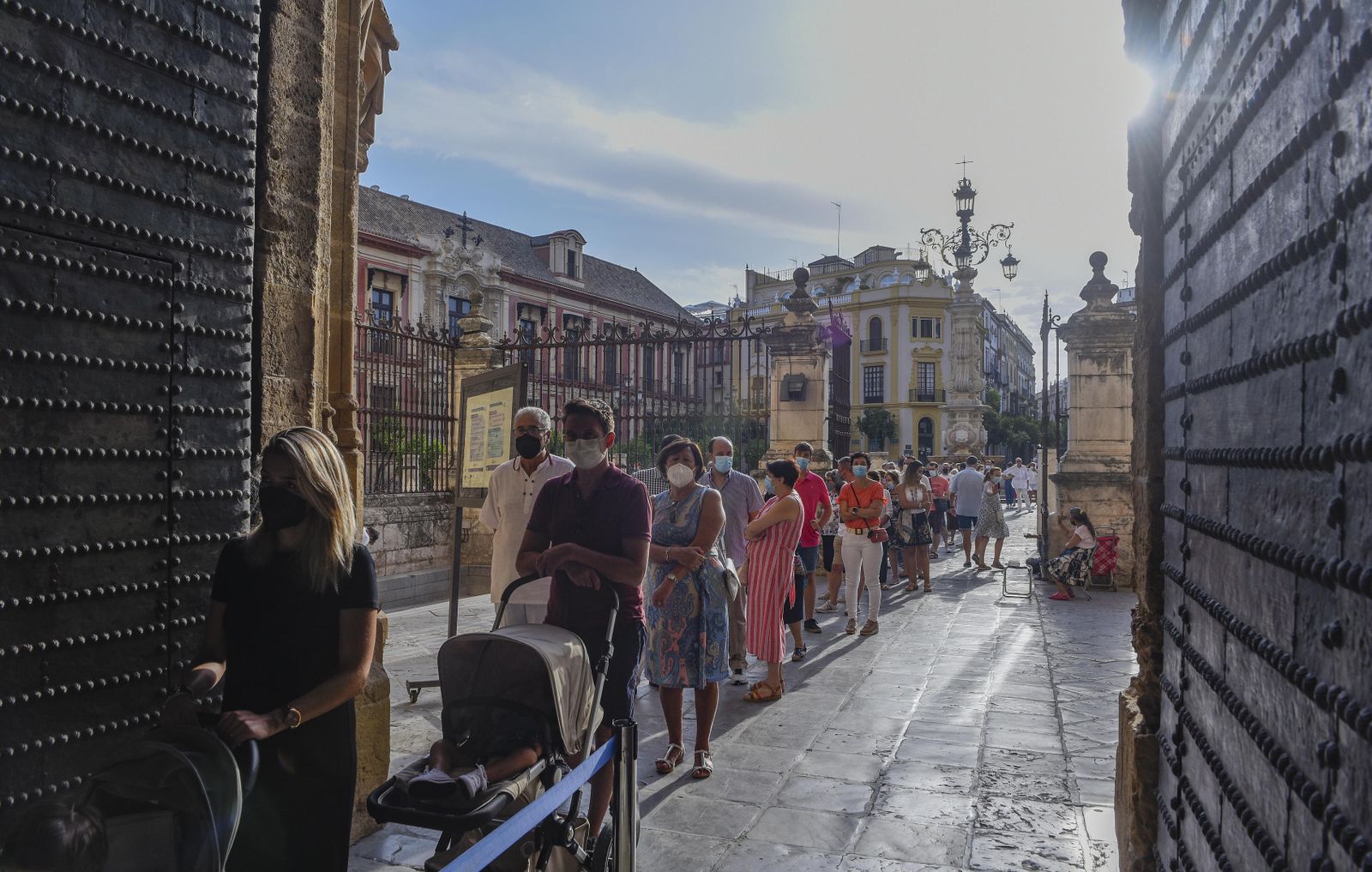 La Virgen de los Reyes regresa a su camarín