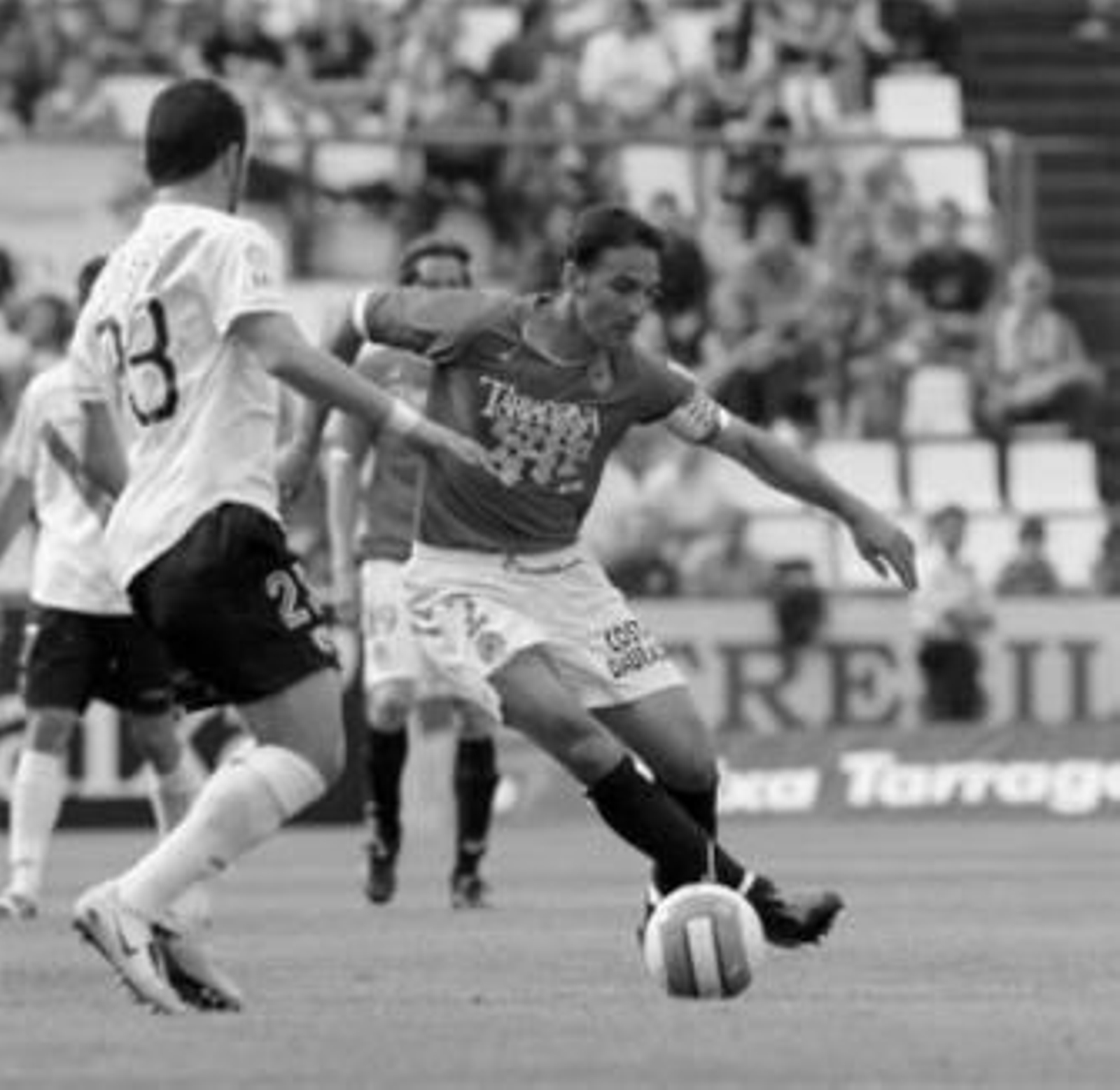 Alejandro Campano (derecha), jugador del Nástic.