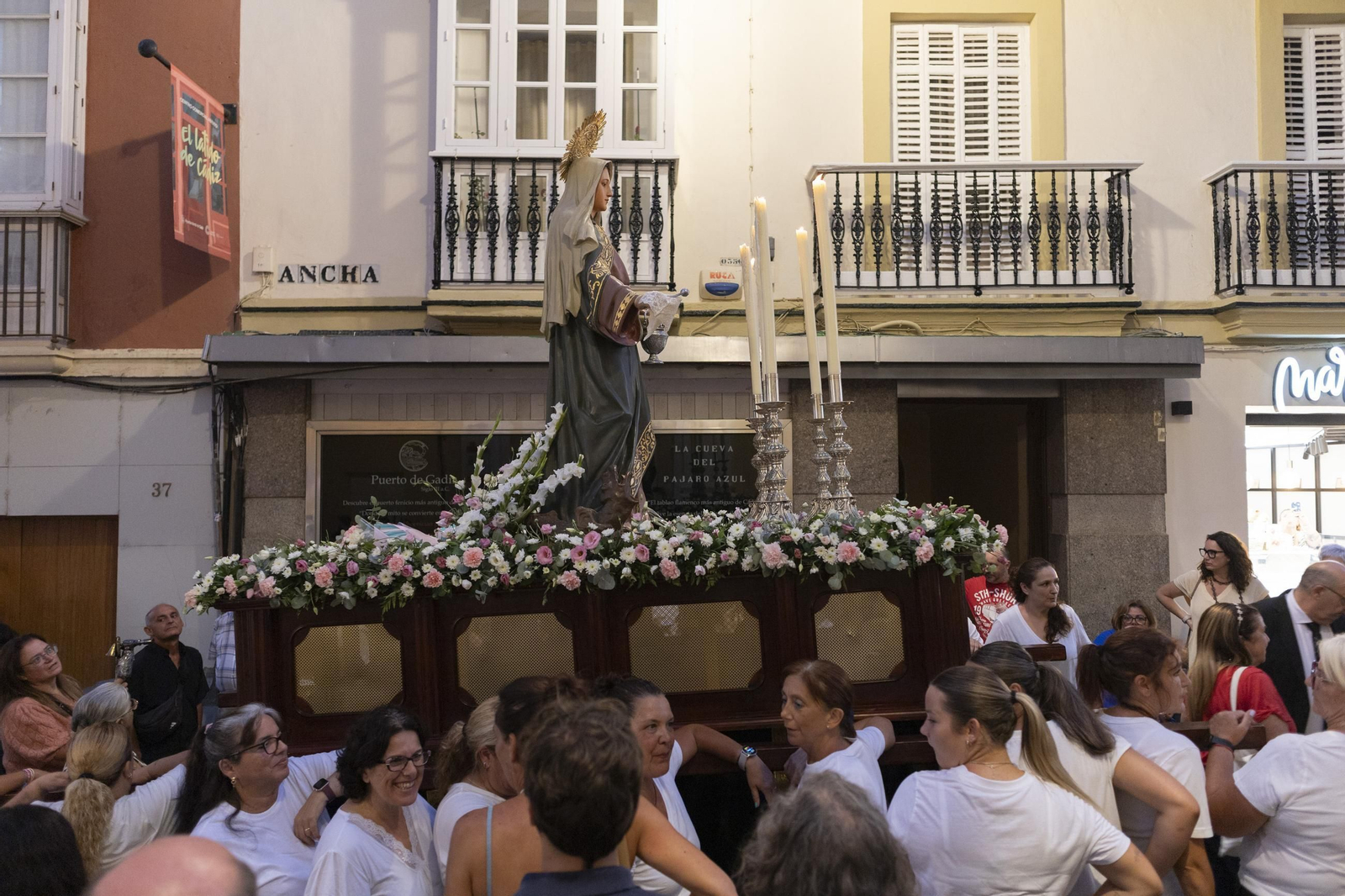 Las imágenes de la procesión de Santa Marta en Cádiz